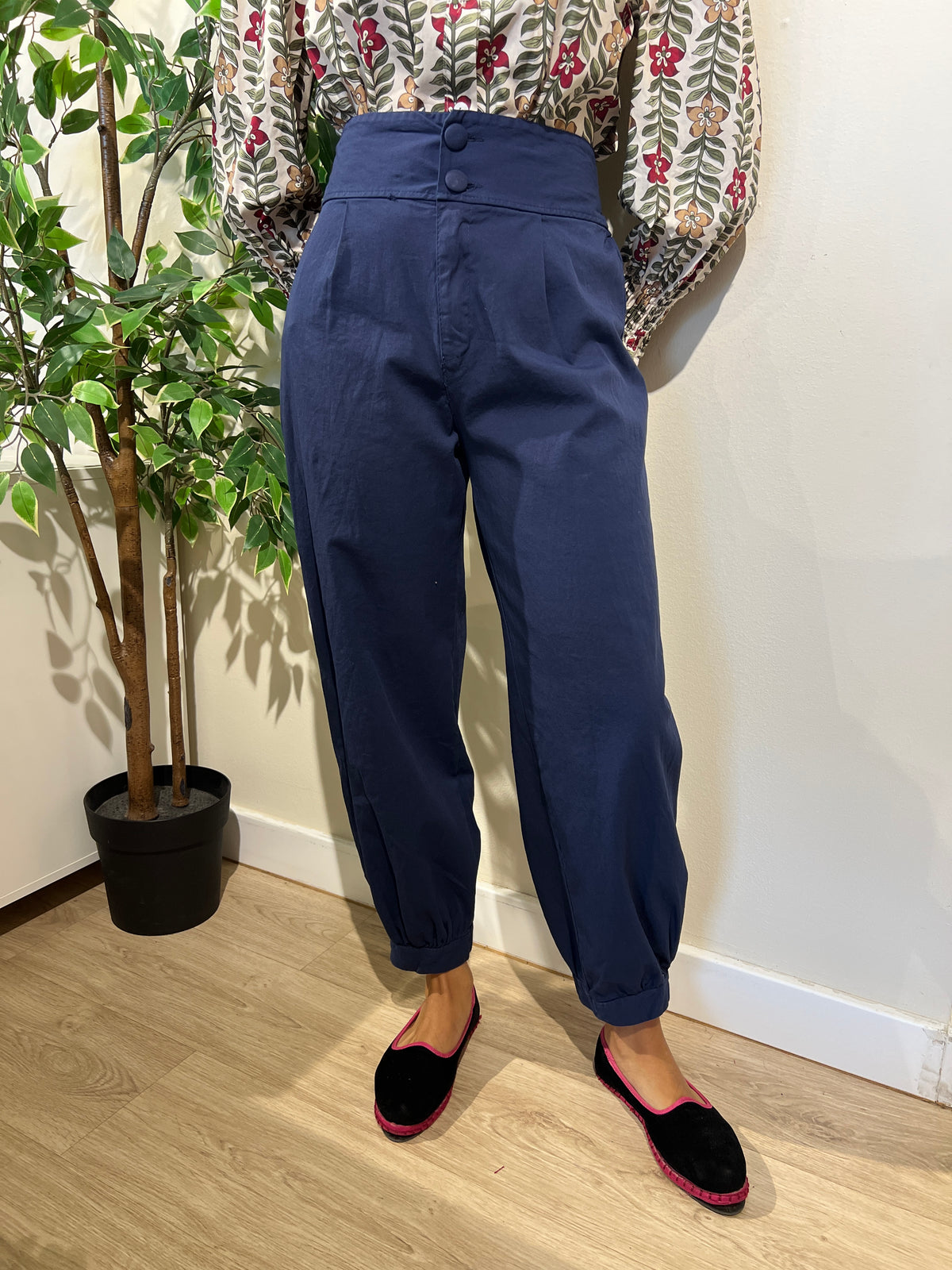 Pantalón bombacho azul liso