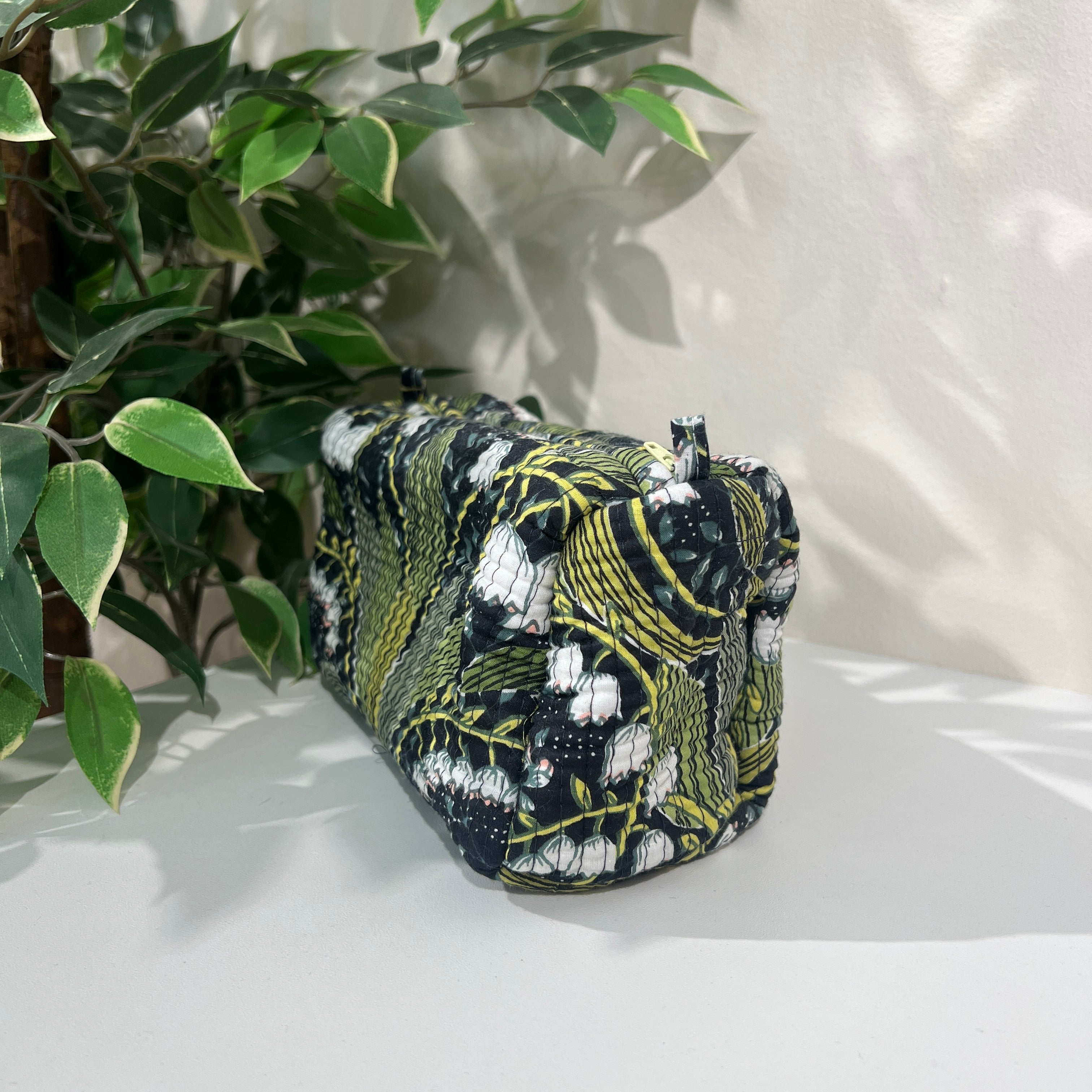 Neceser mediano flores negro