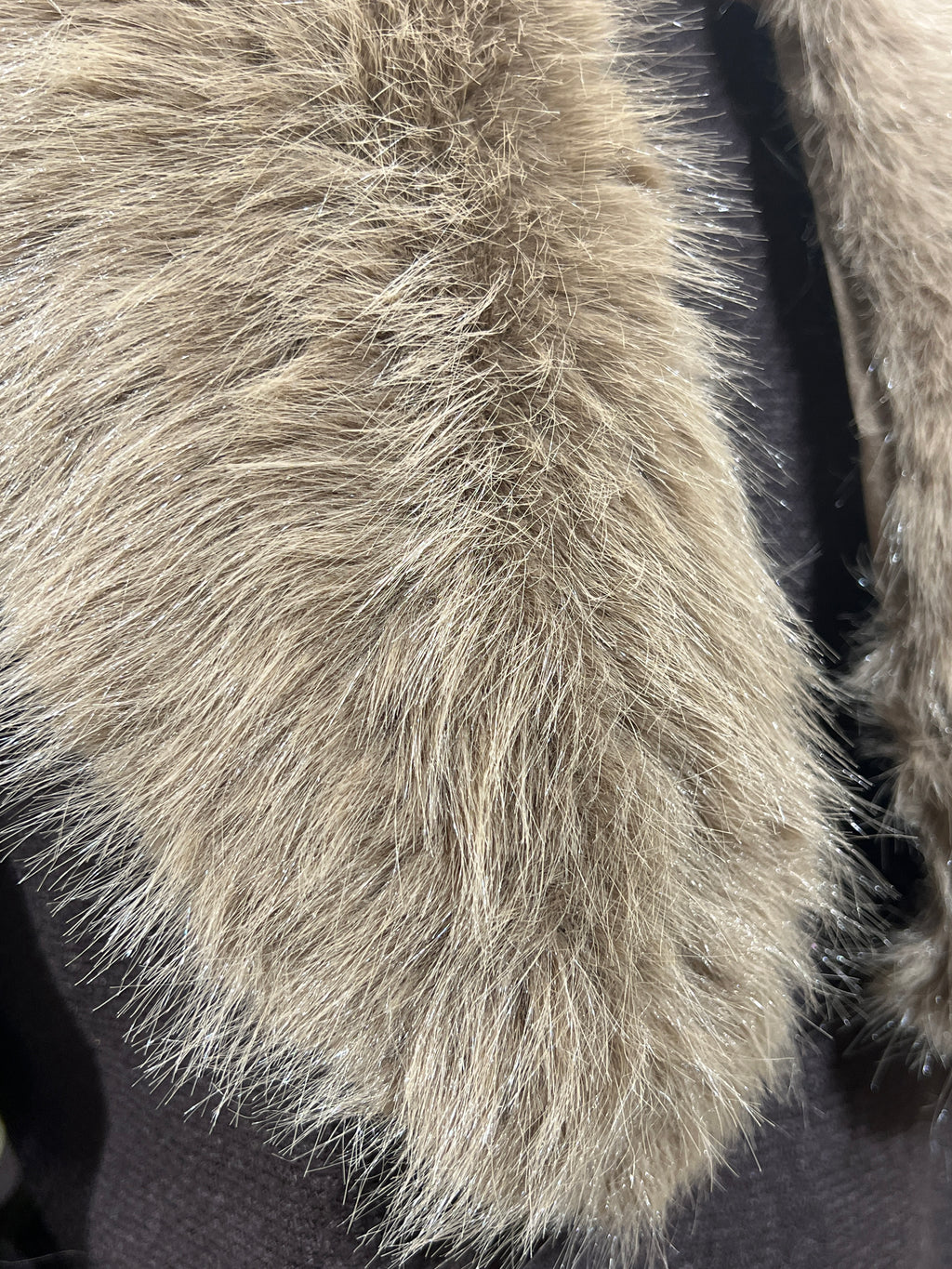 Cuello sintético taupe