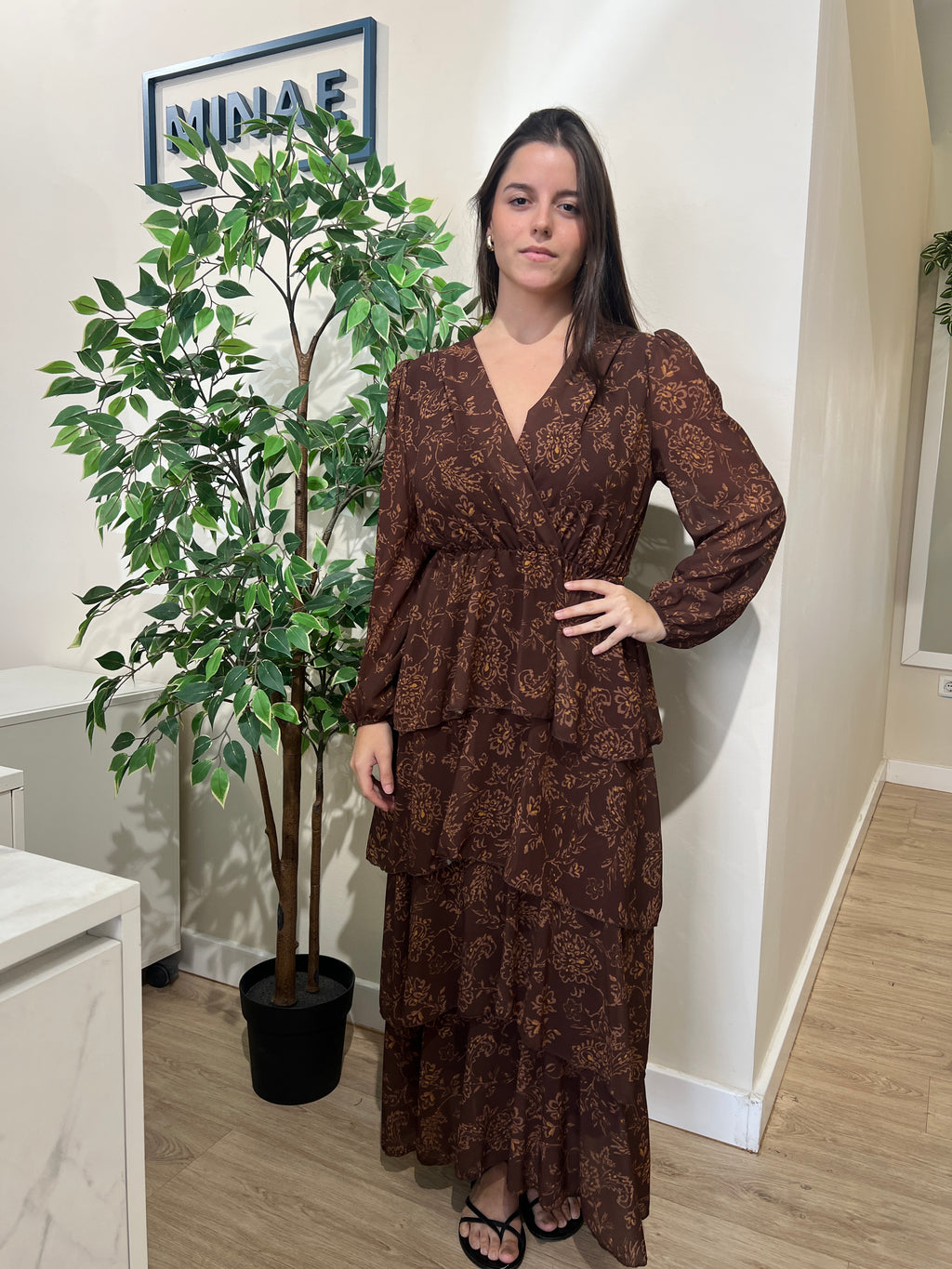 Vestido volantes marrón