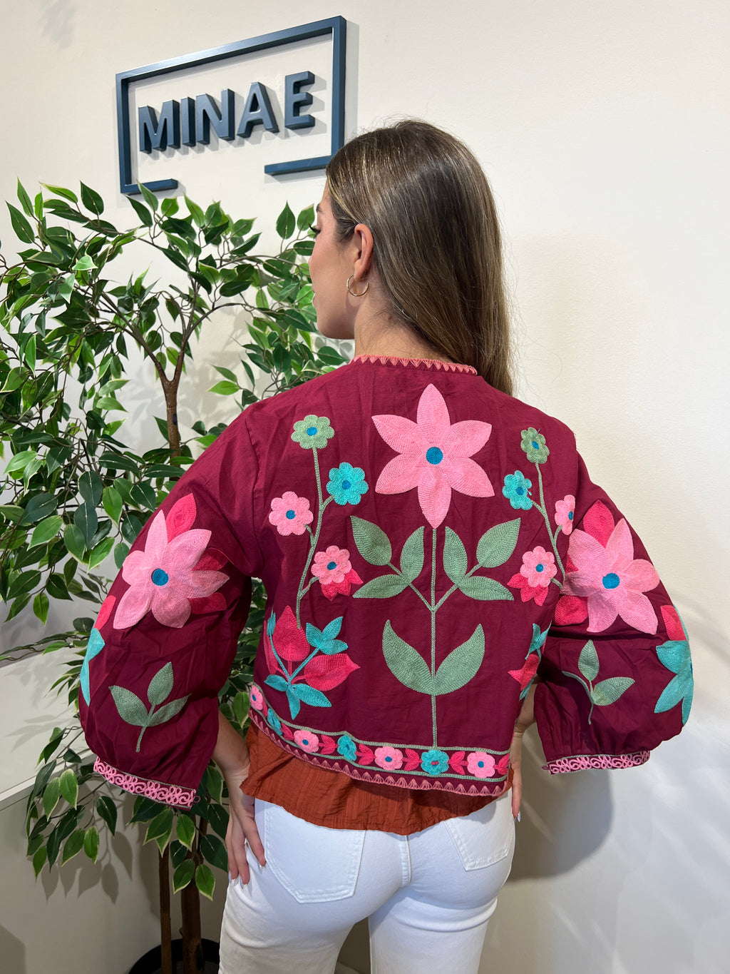 Chaqueta bordada granate modelo 3