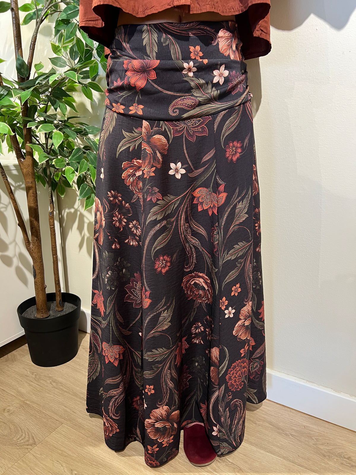 Falda estampada negra