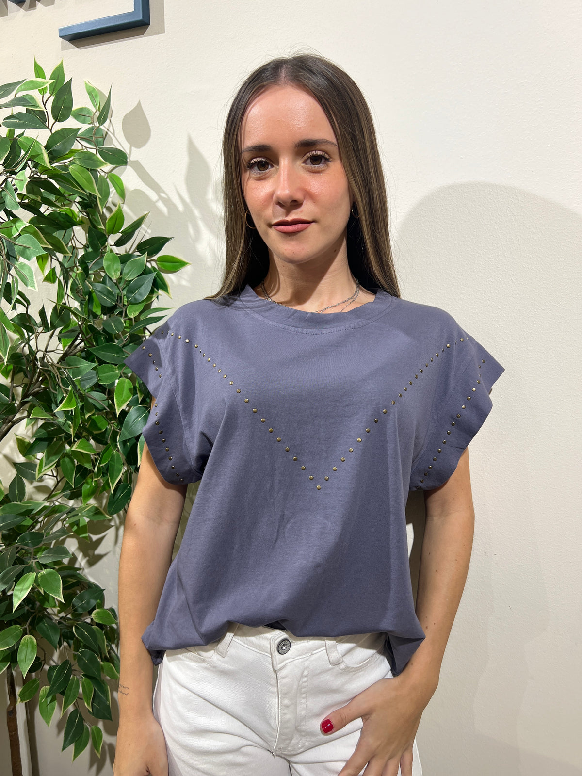 Camiseta tachuelas doradas gris