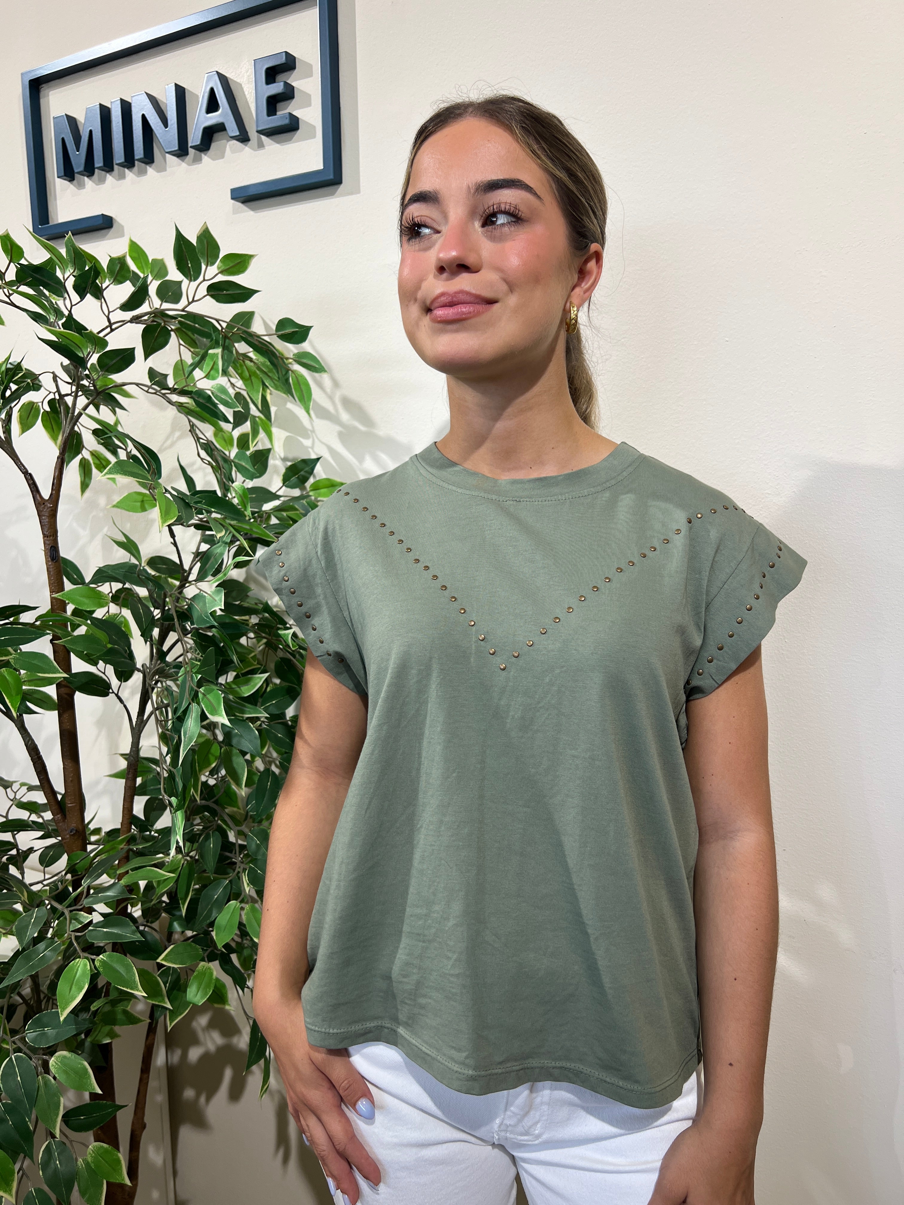 Camiseta tachuelas caqui