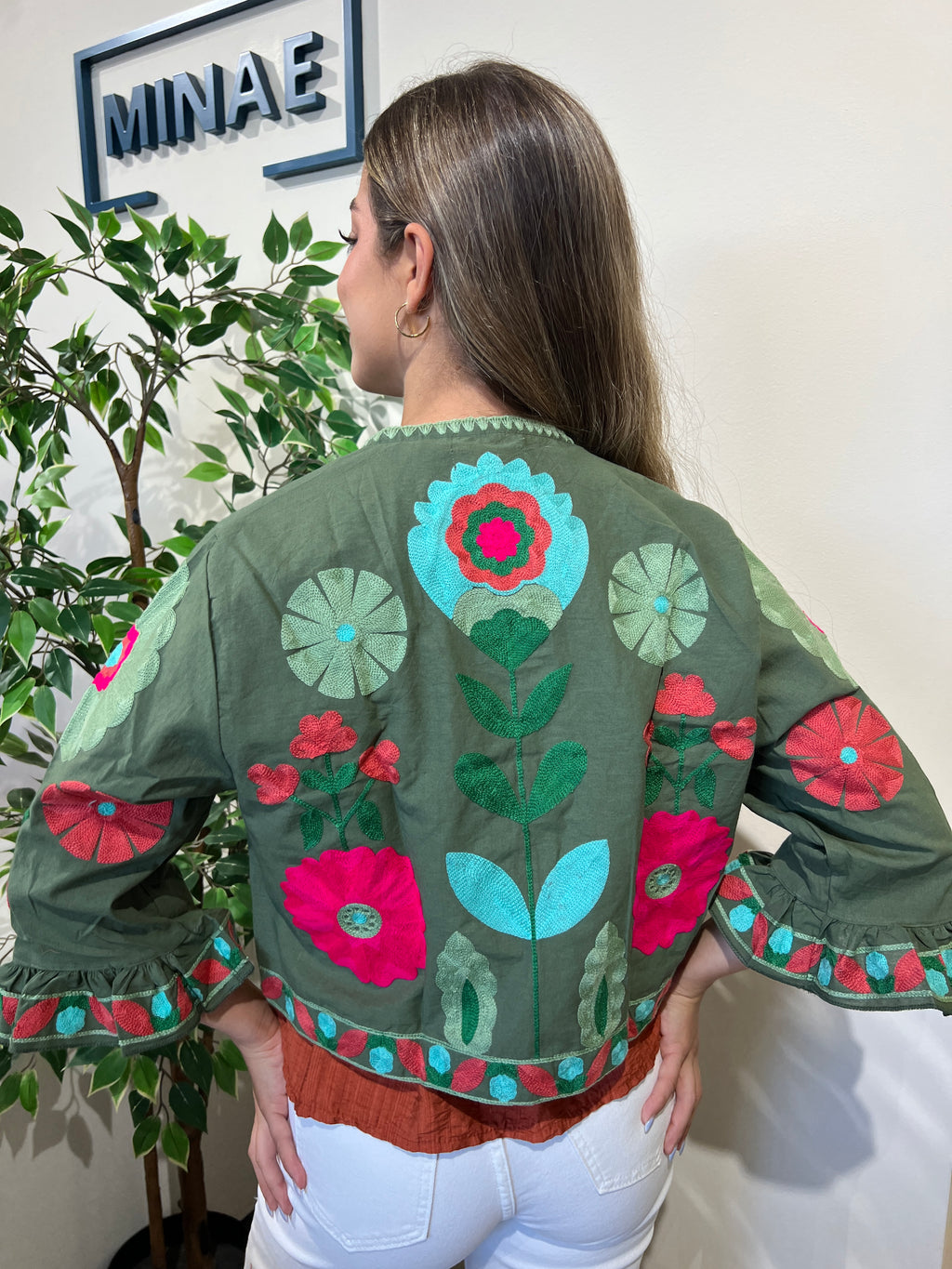 Chaqueta bordada caqui modelo 3