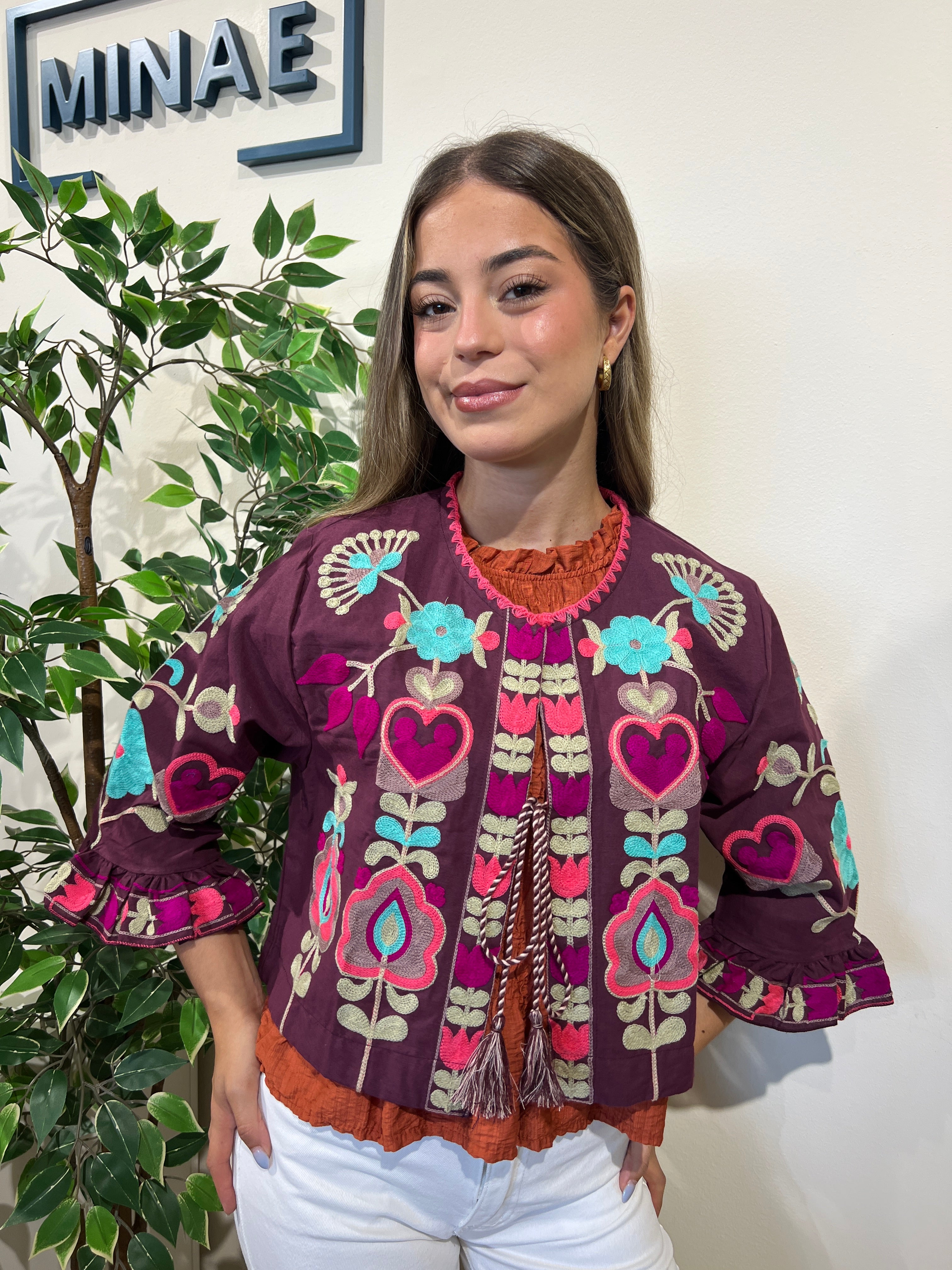 Chaqueta bordada morada modelo 1