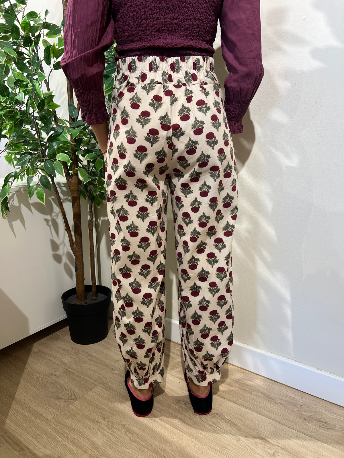 Pantalón bombacho estampado beige
