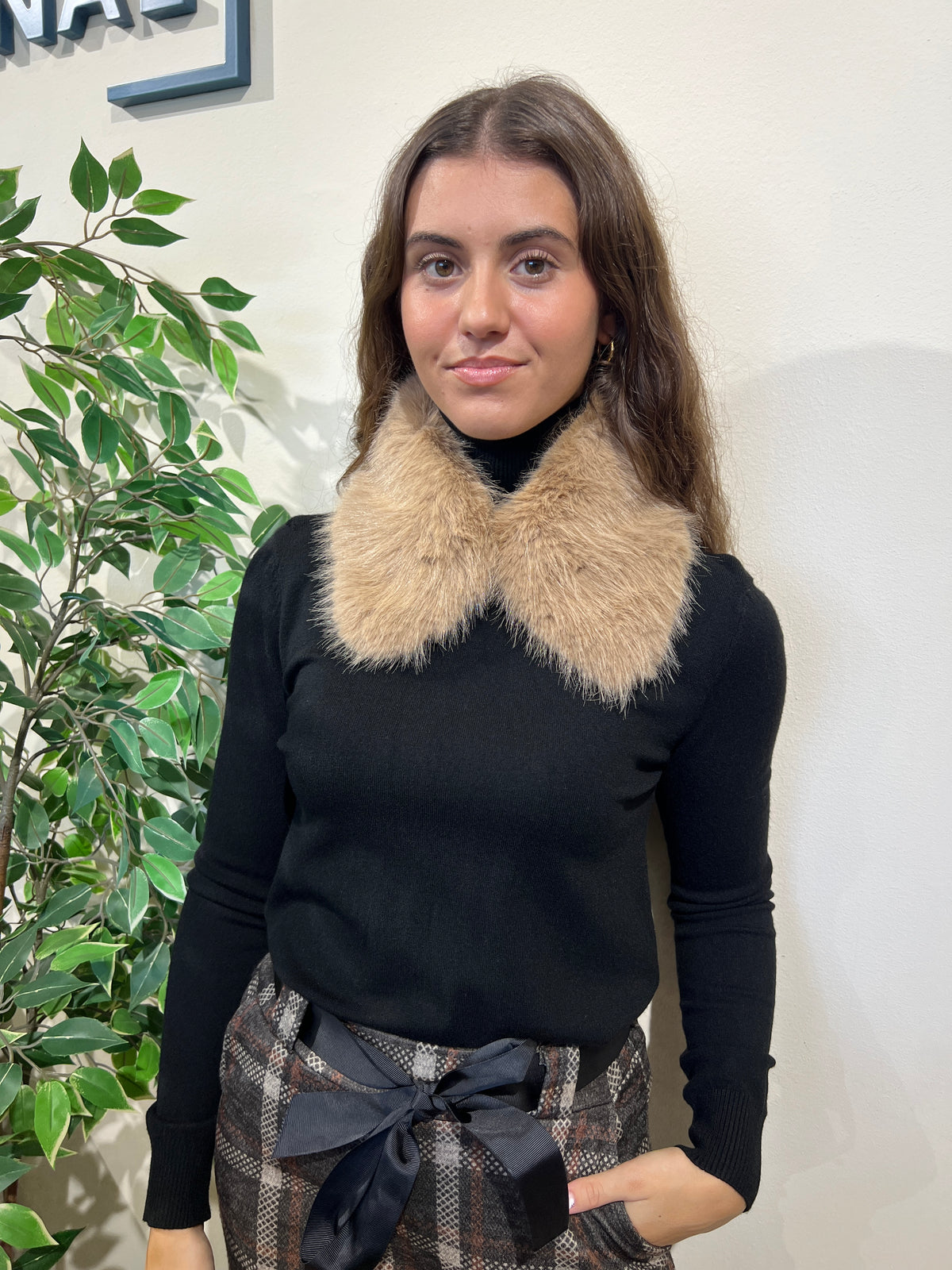 Cuello sintético pequeño camel