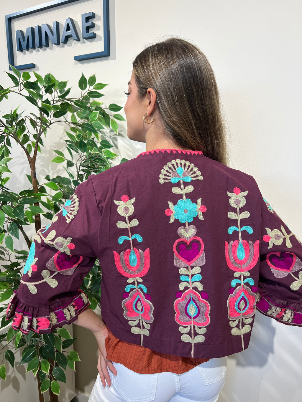 Chaqueta bordada morada modelo 1