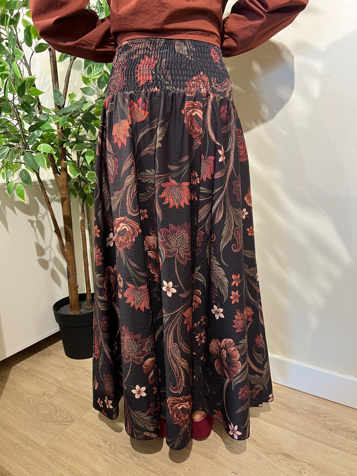 Falda estampada negra