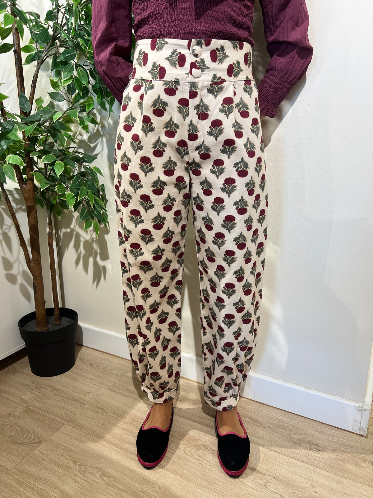 Pantalón bombacho estampado beige