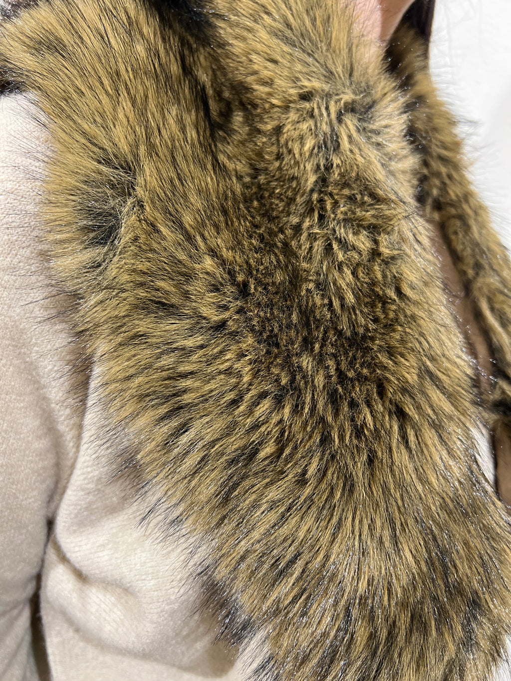 Cuello sintético marrón