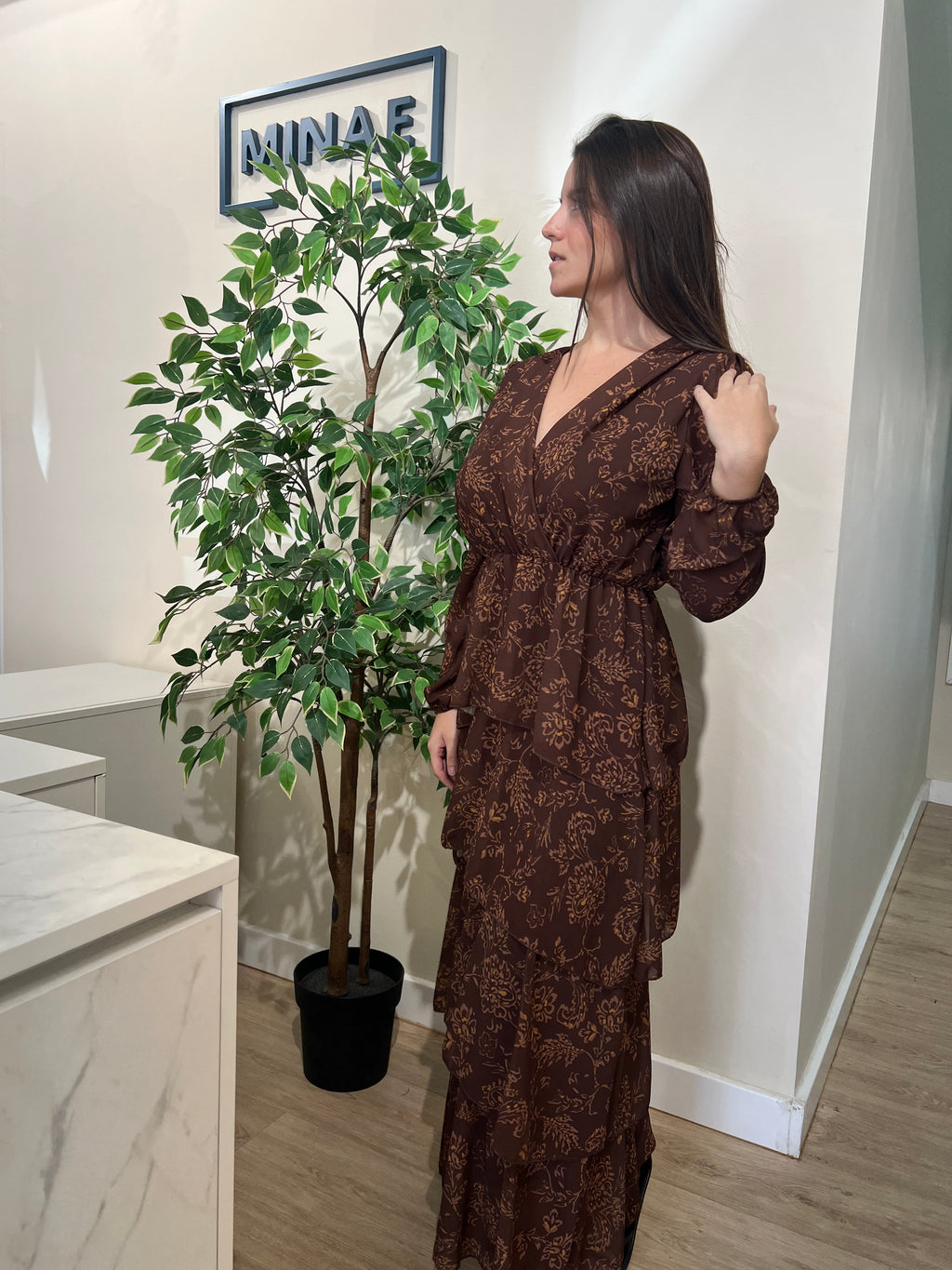 Vestido volantes marrón