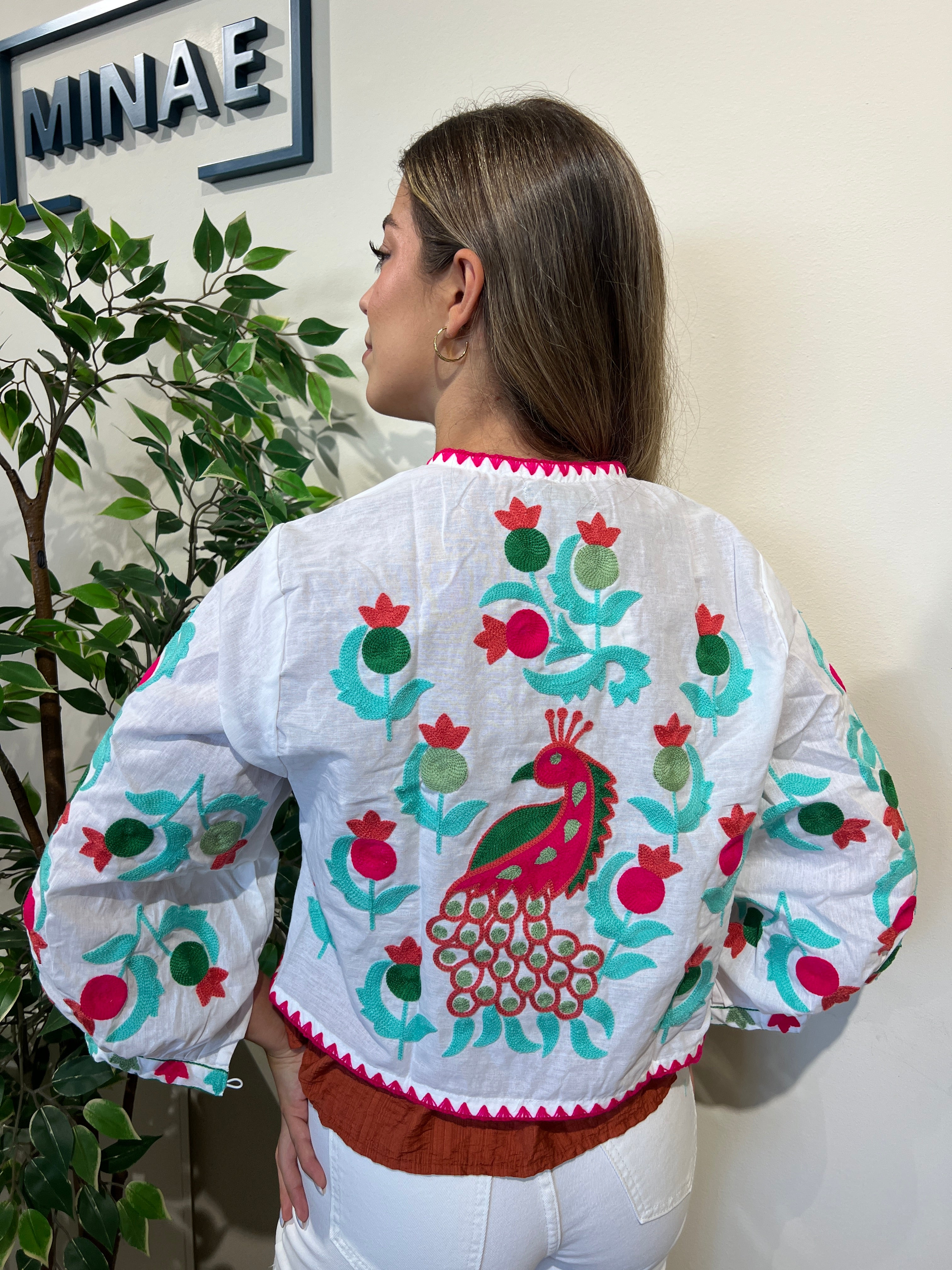 Chaqueta bordada blanca modelo 4