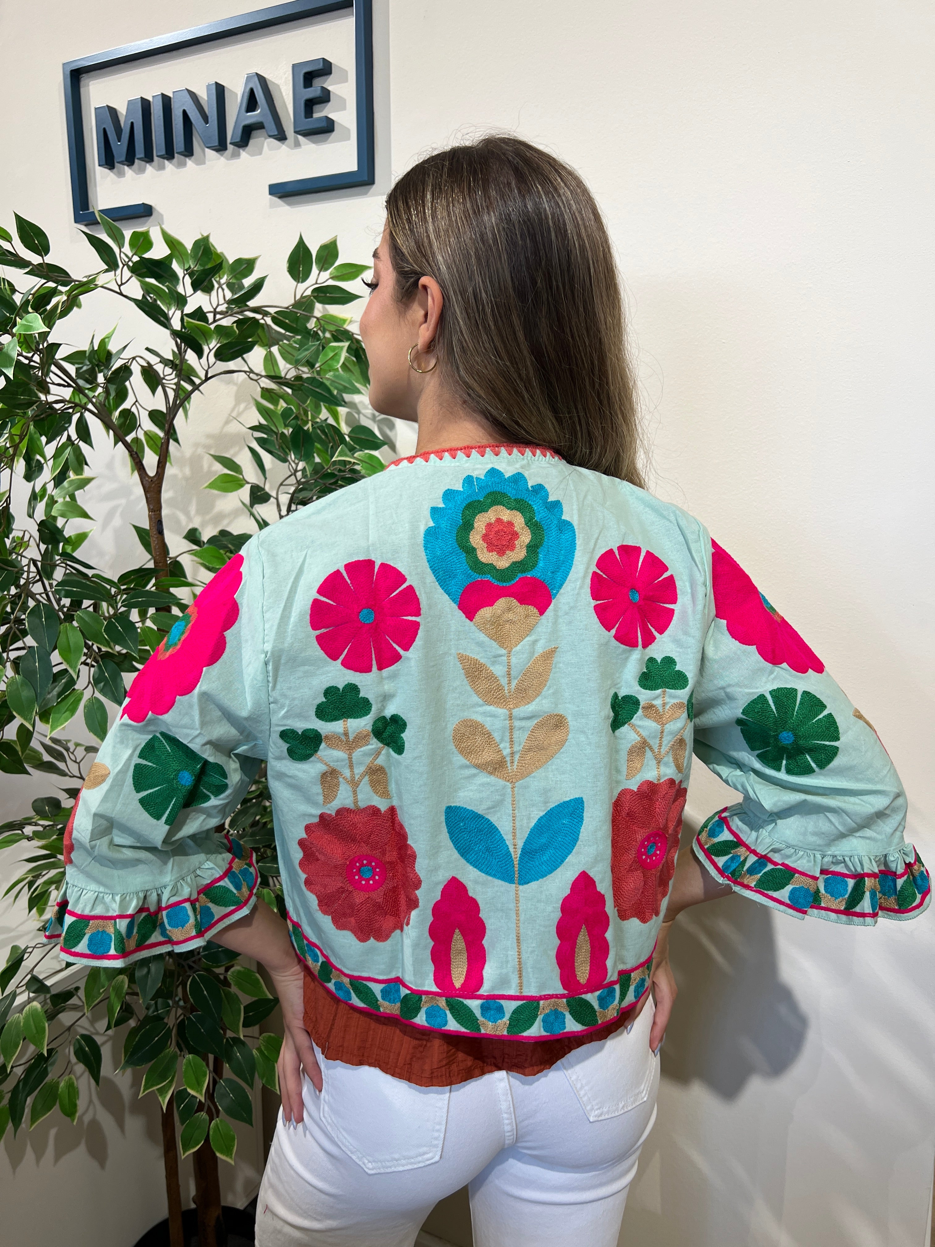 Chaqueta bordada menta modelo 4