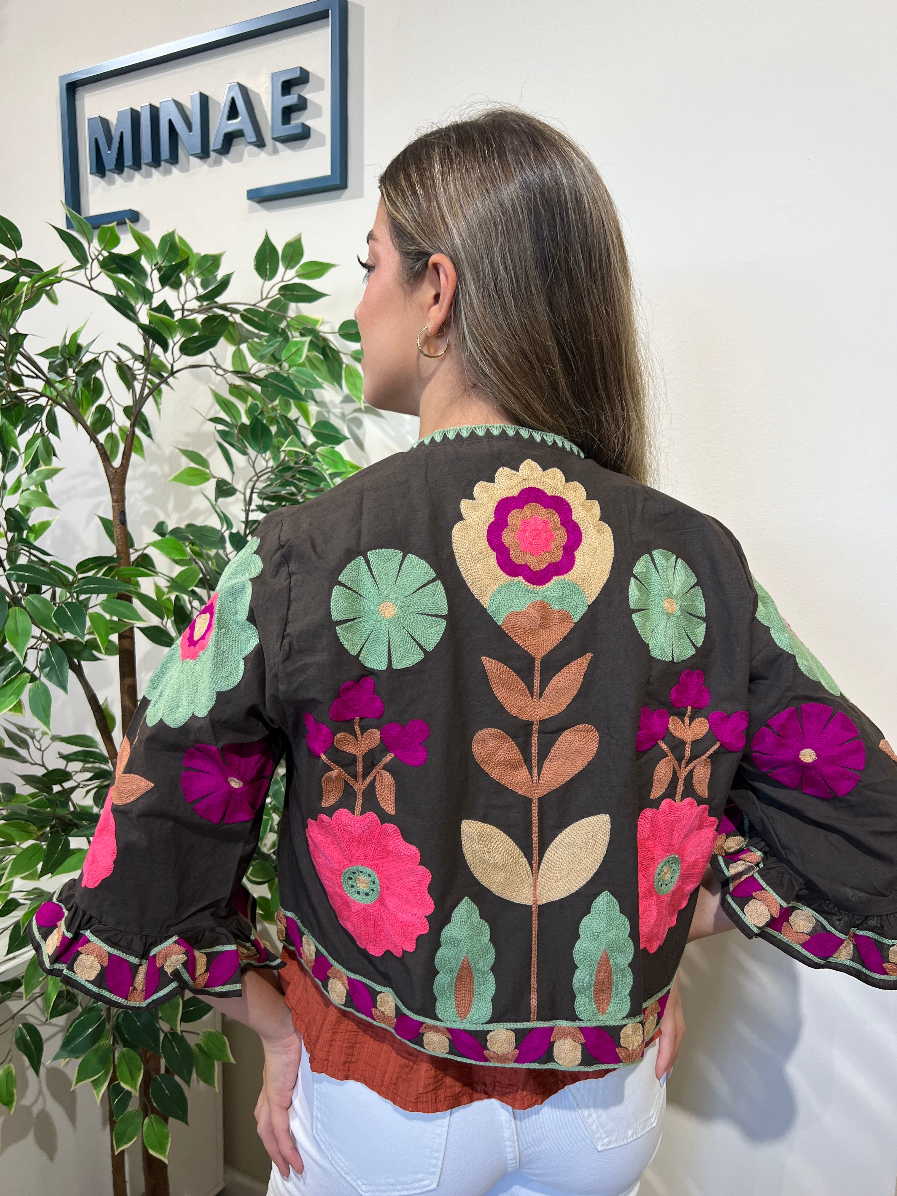Chaqueta bordada marrón