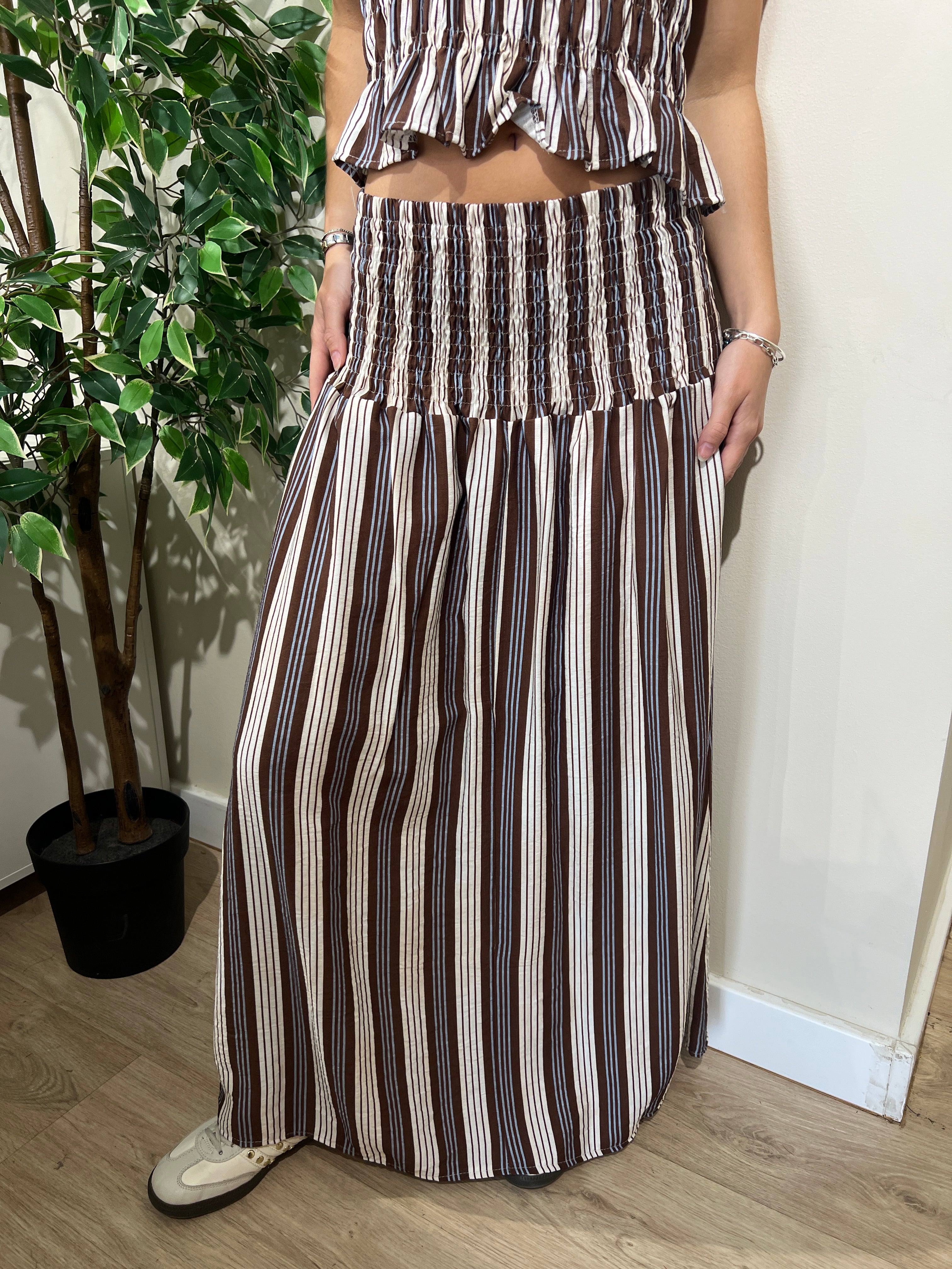 Conjunto rayas marrón