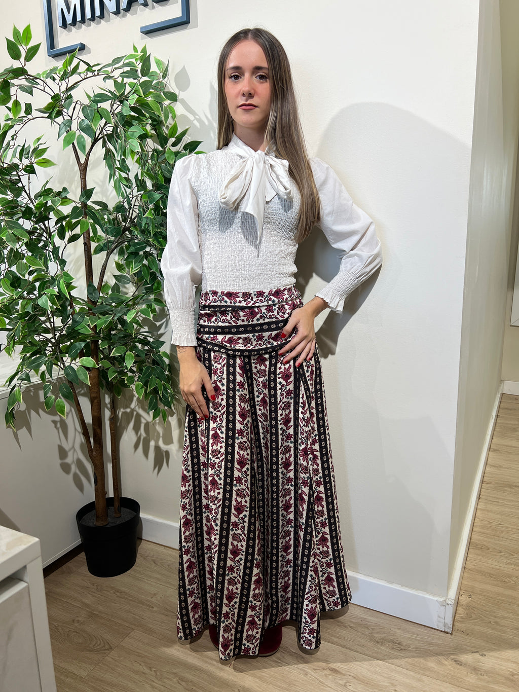 Falda estampada blanca y negra