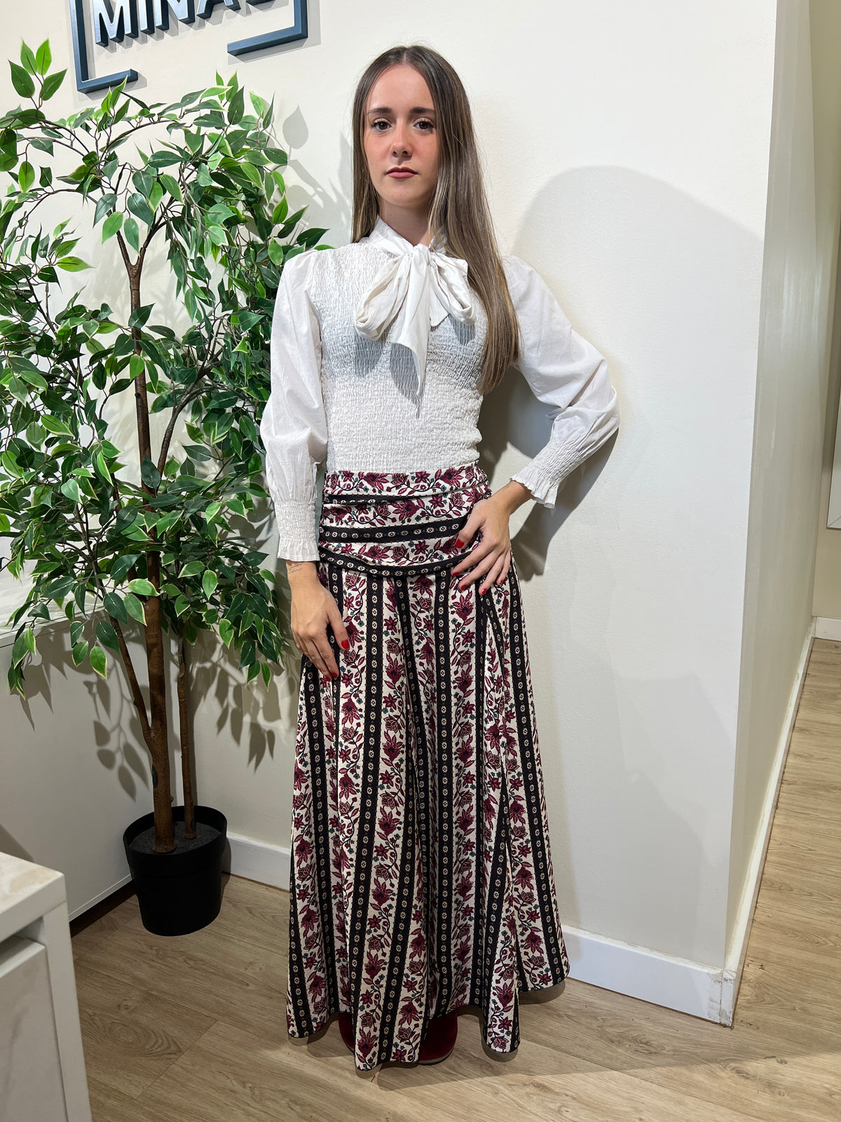 Falda estampada blanca y negra