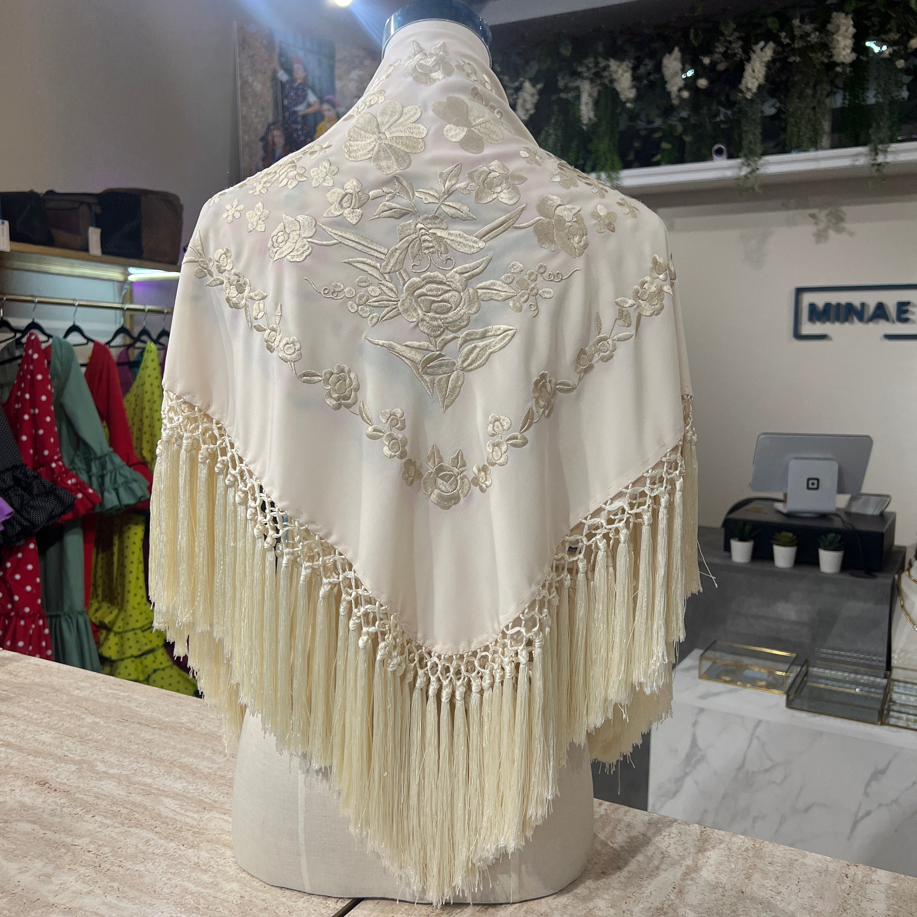 Mantón cuadrado de crespón