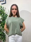 Camiseta tachuelas doradas verde