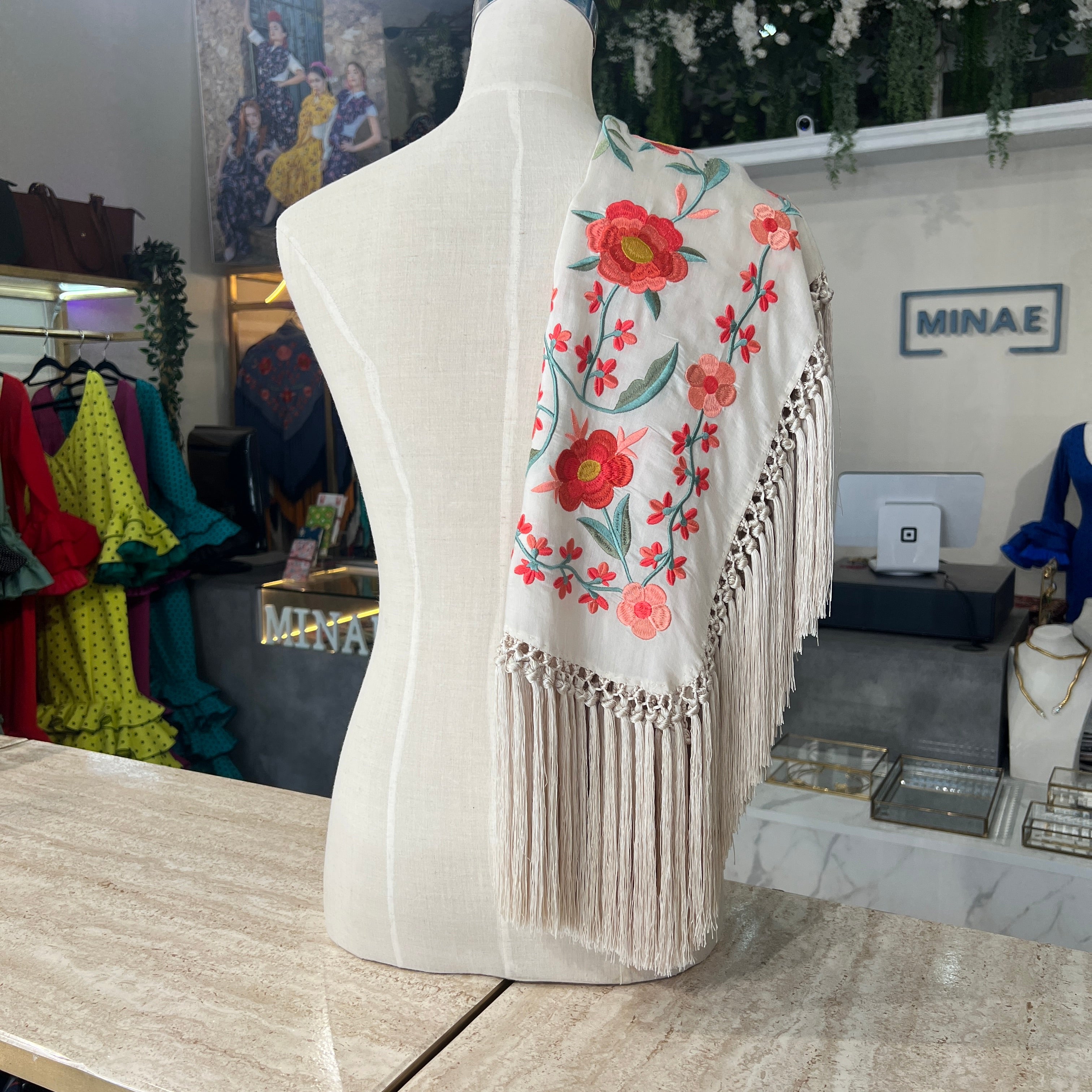 Mantón cuadrado marfil