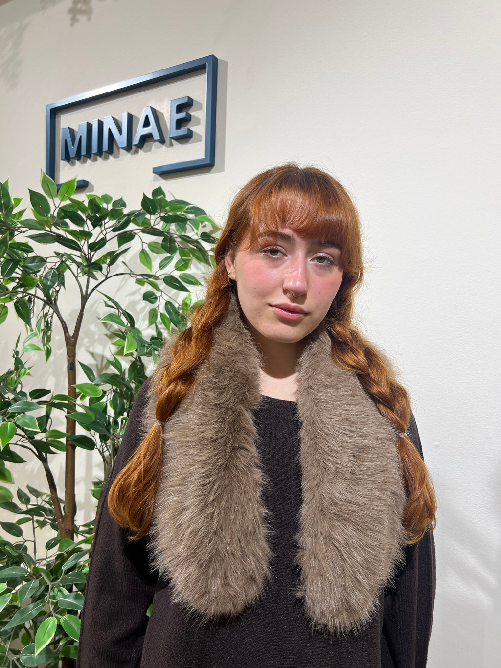 Cuello sintético taupe