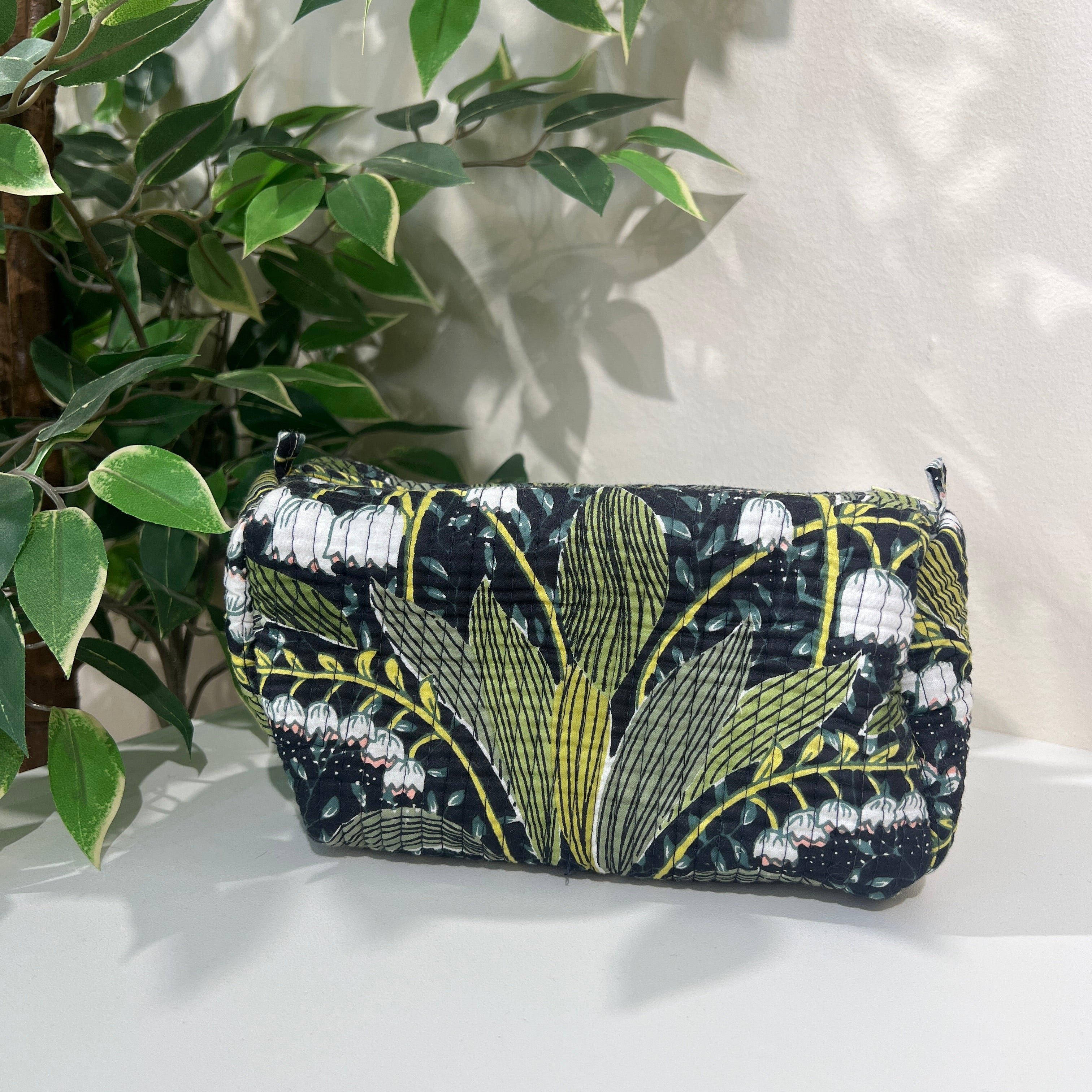 Neceser mediano flores negro