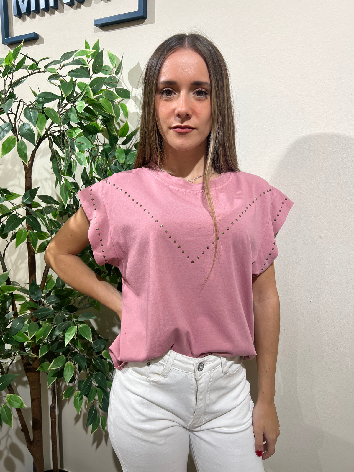 Camiseta tachuelas doradas rosa