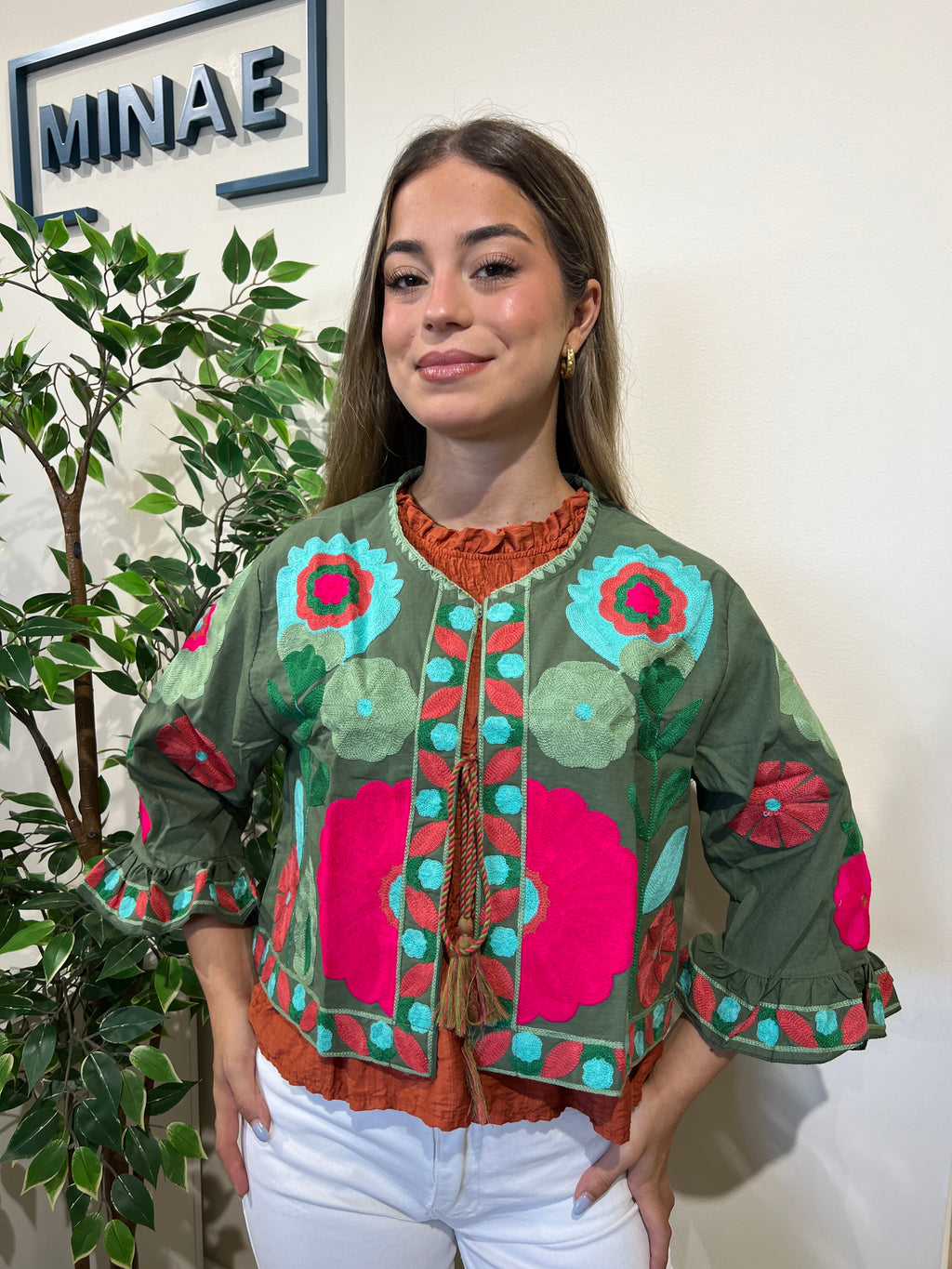 Chaqueta bordada caqui modelo 3