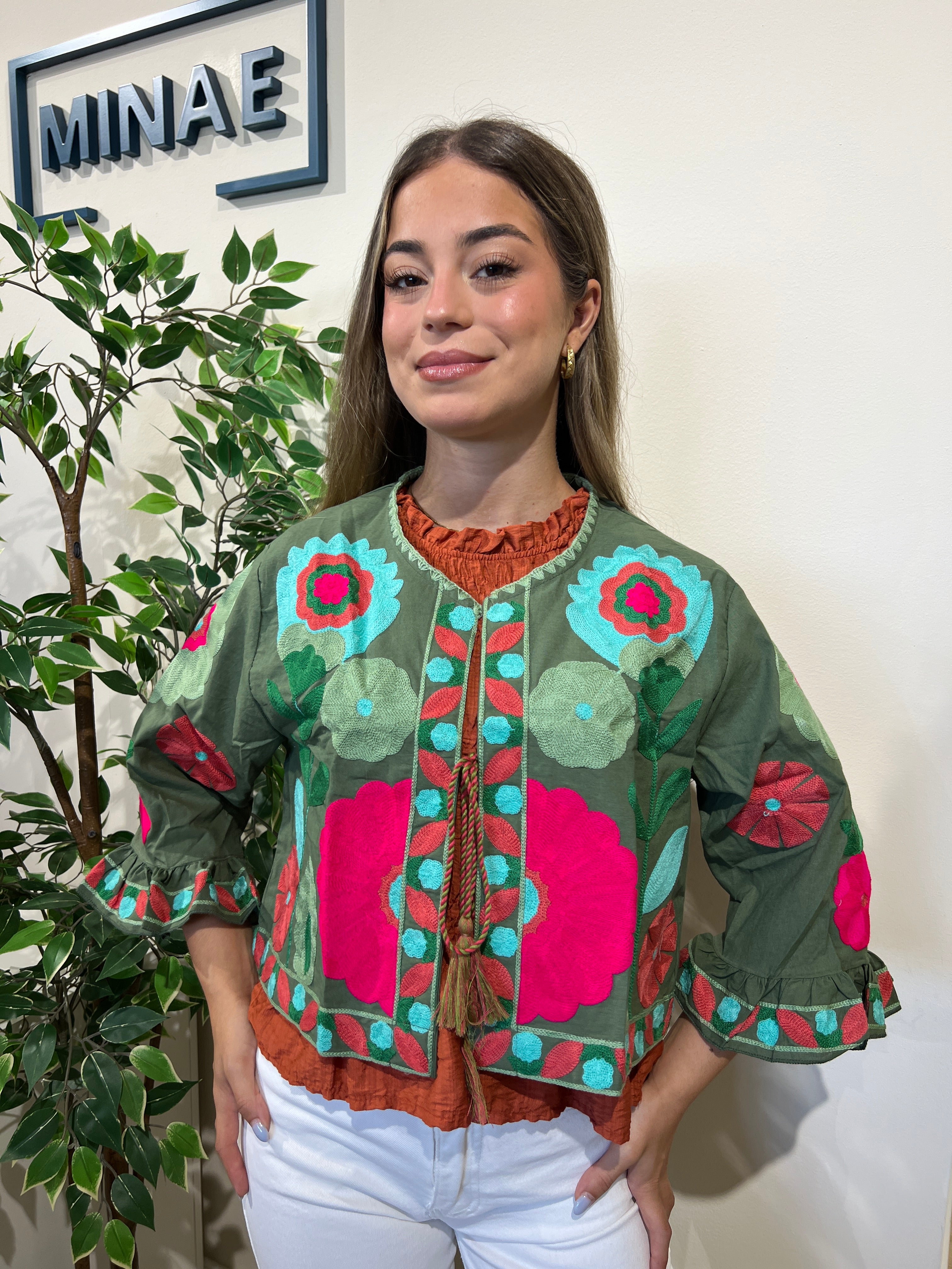 Chaqueta bordada caqui modelo 3