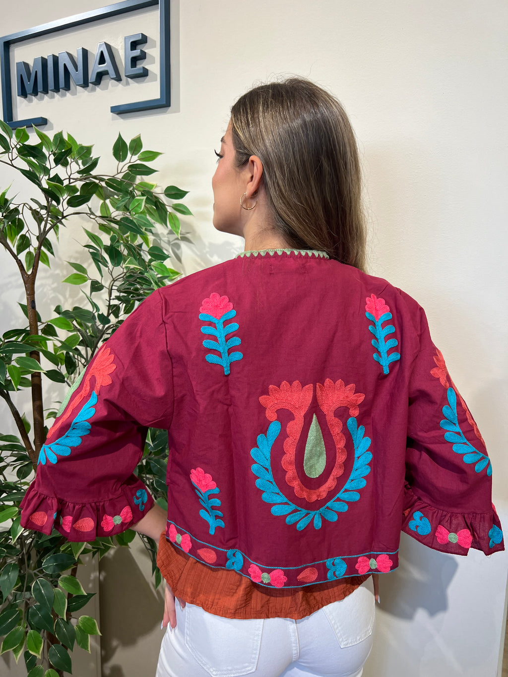 Chaqueta bordada granate modelo 1