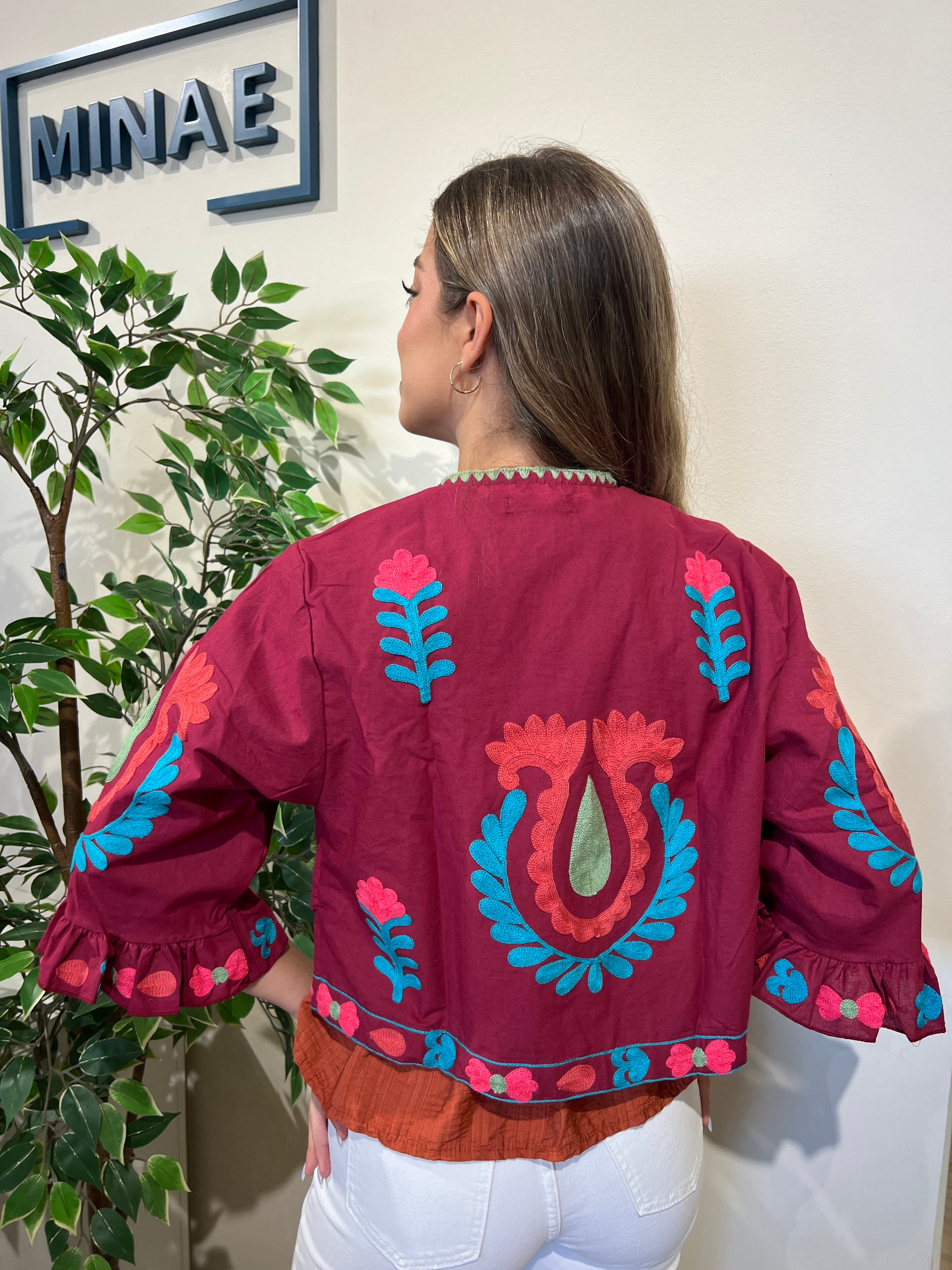 Chaqueta bordada granate modelo 1