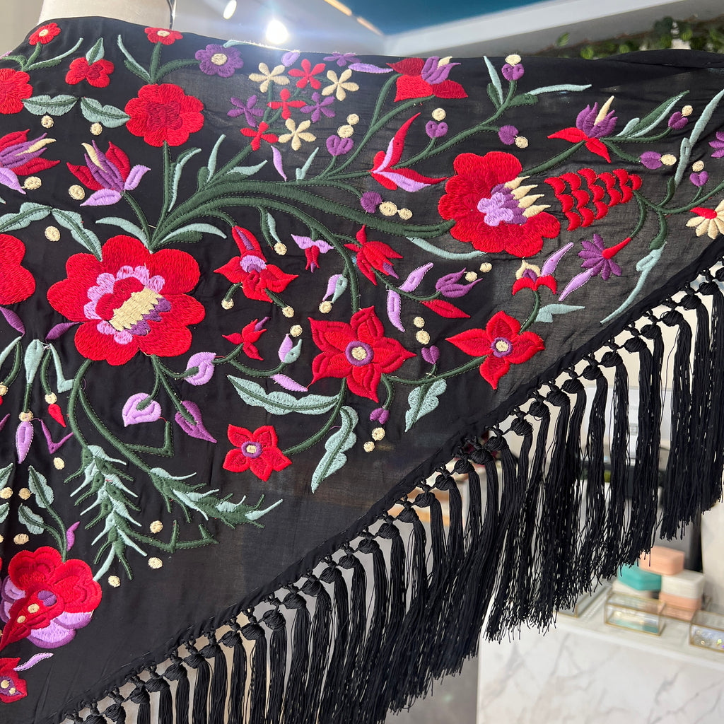 Mantón Solera negro con rojo