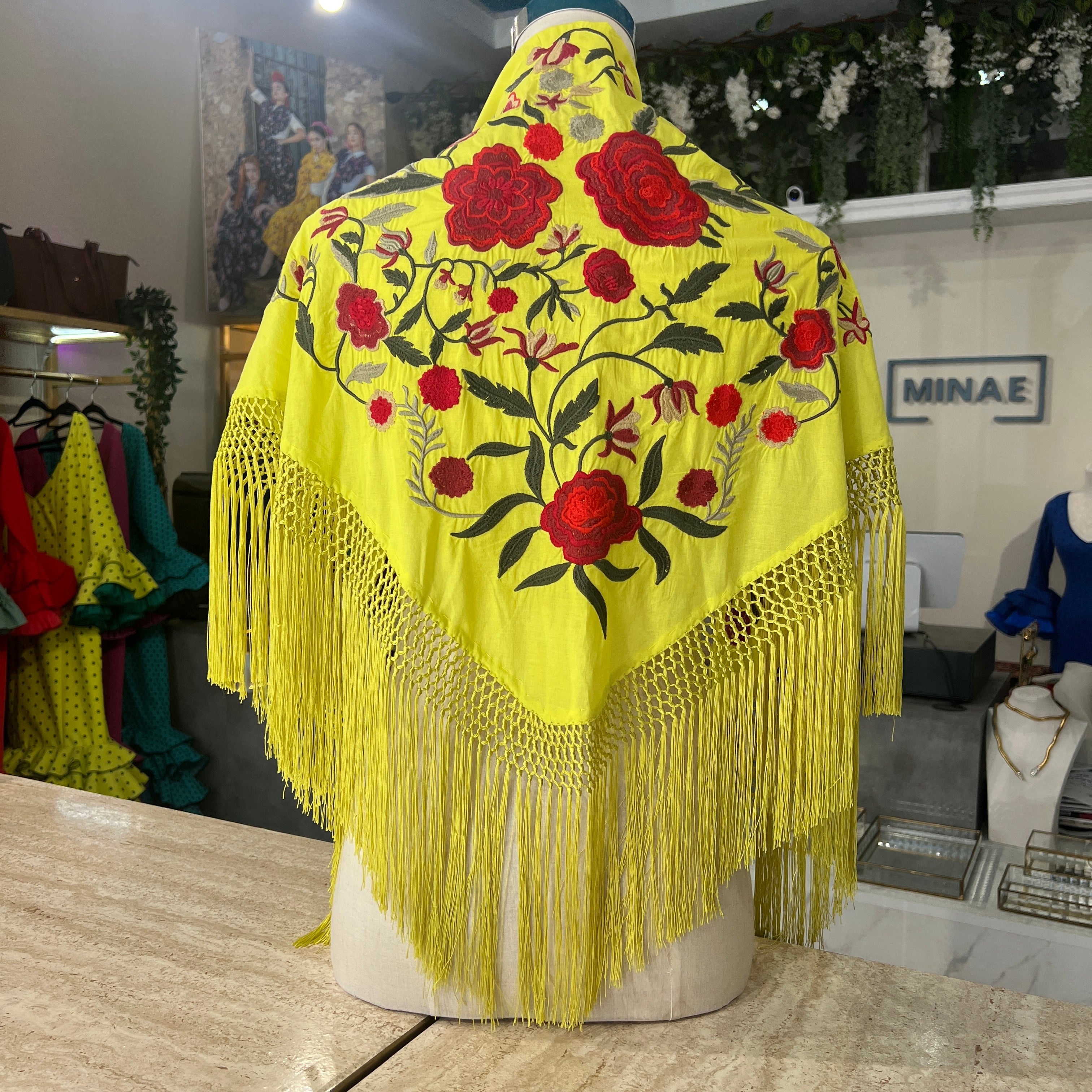 Mantón lima con rojo