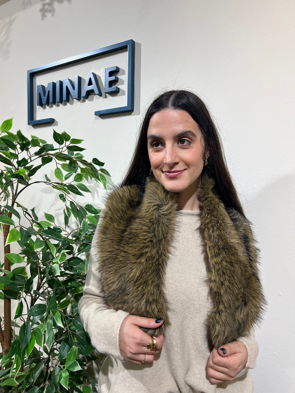 Cuello sintético marrón