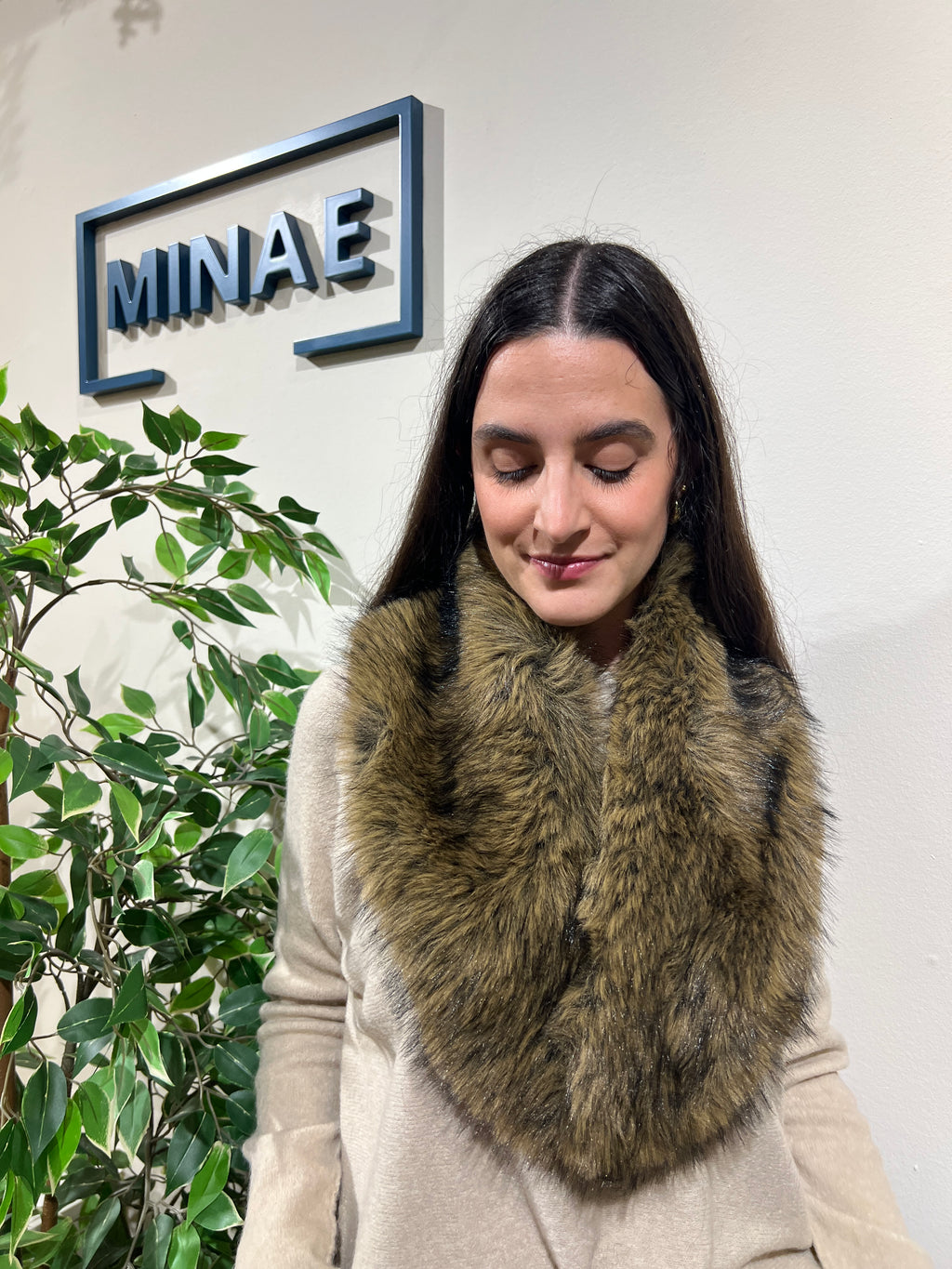 Cuello sintético marrón