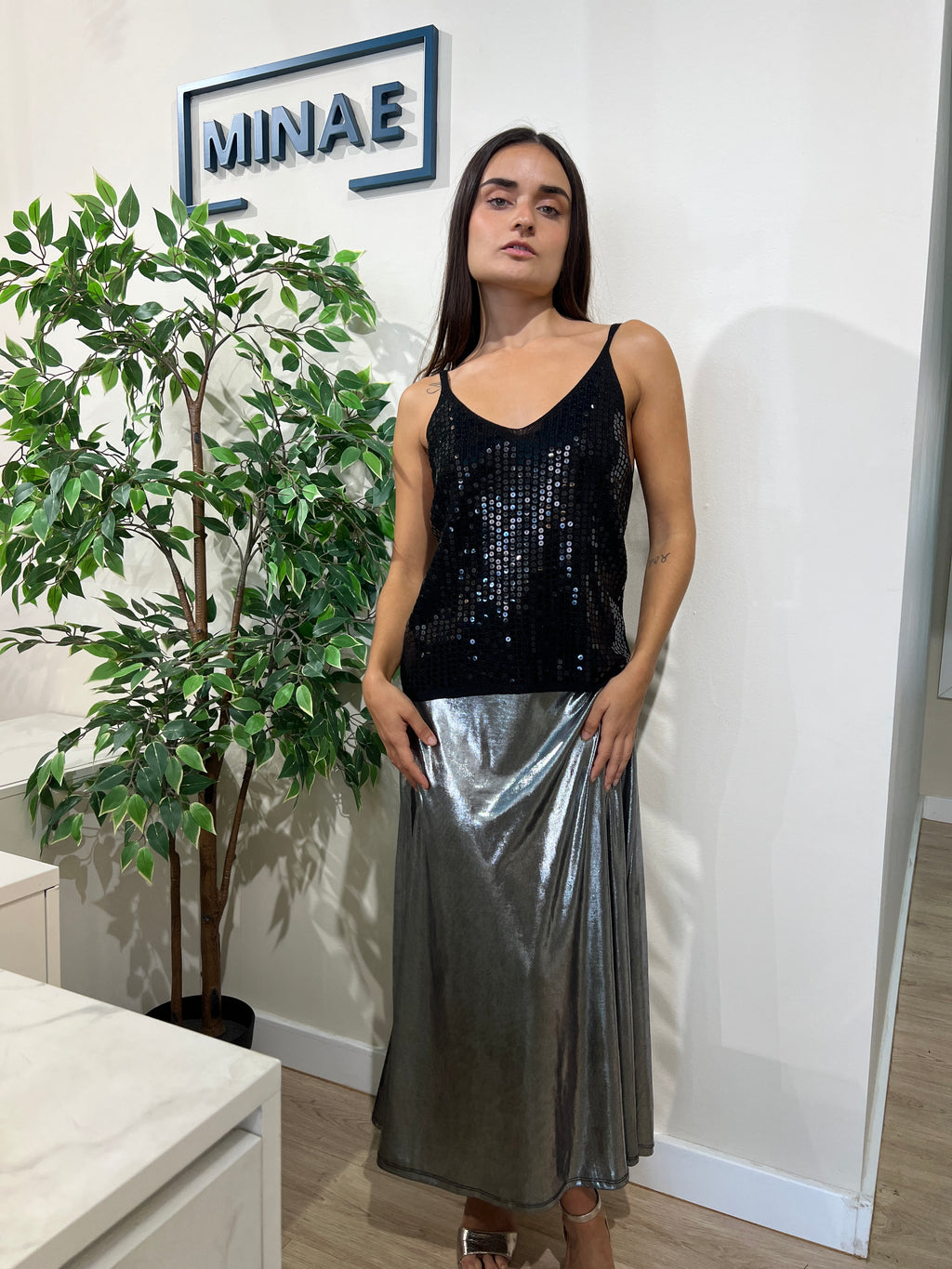 Falda metalizada plata