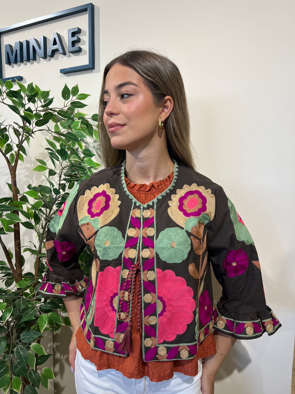 Chaqueta bordada marrón