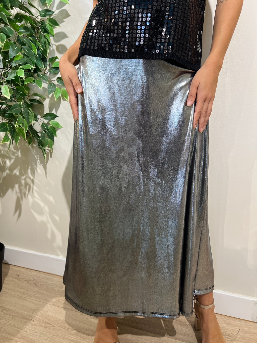 Falda metalizada plata