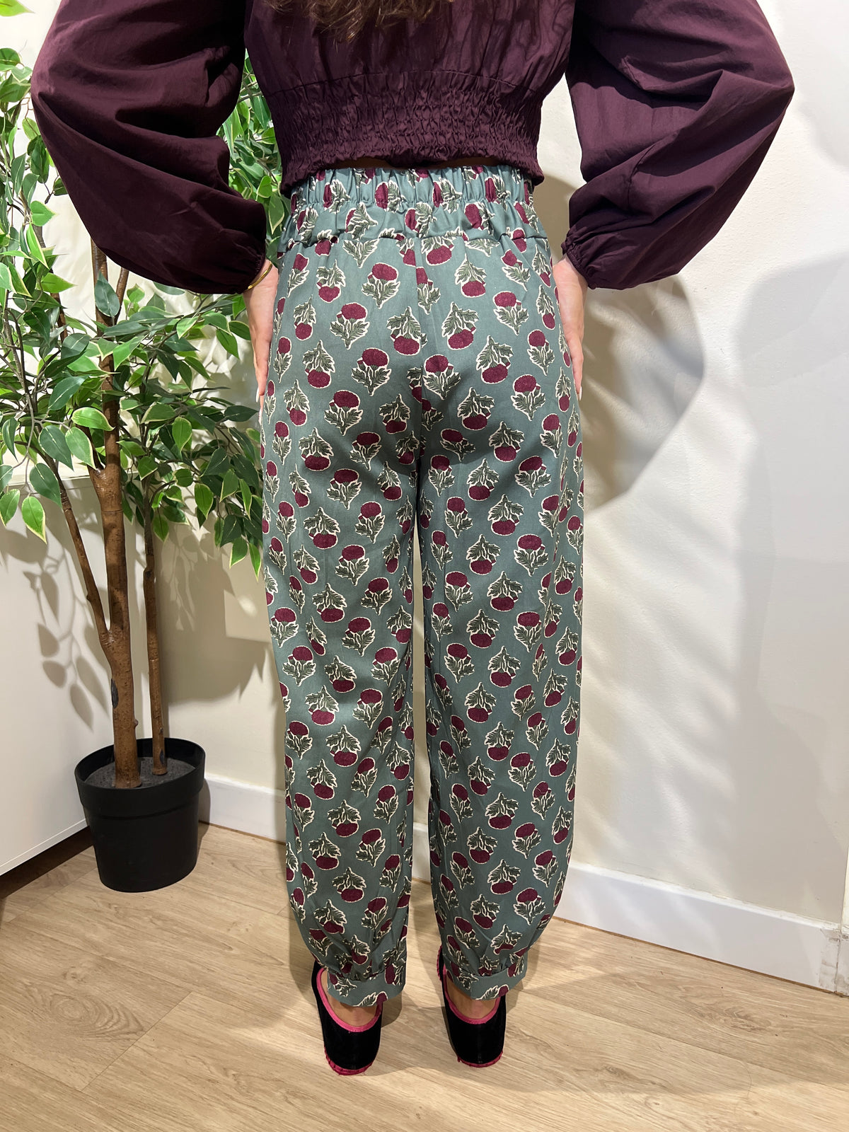 Pantalón bombacho estampado verde jabonoso