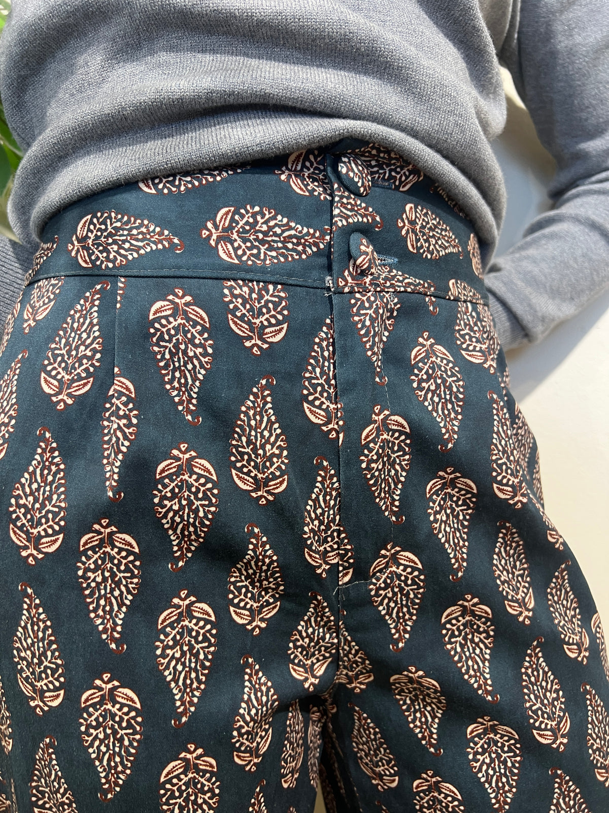Pantalón bombacho estampado azul