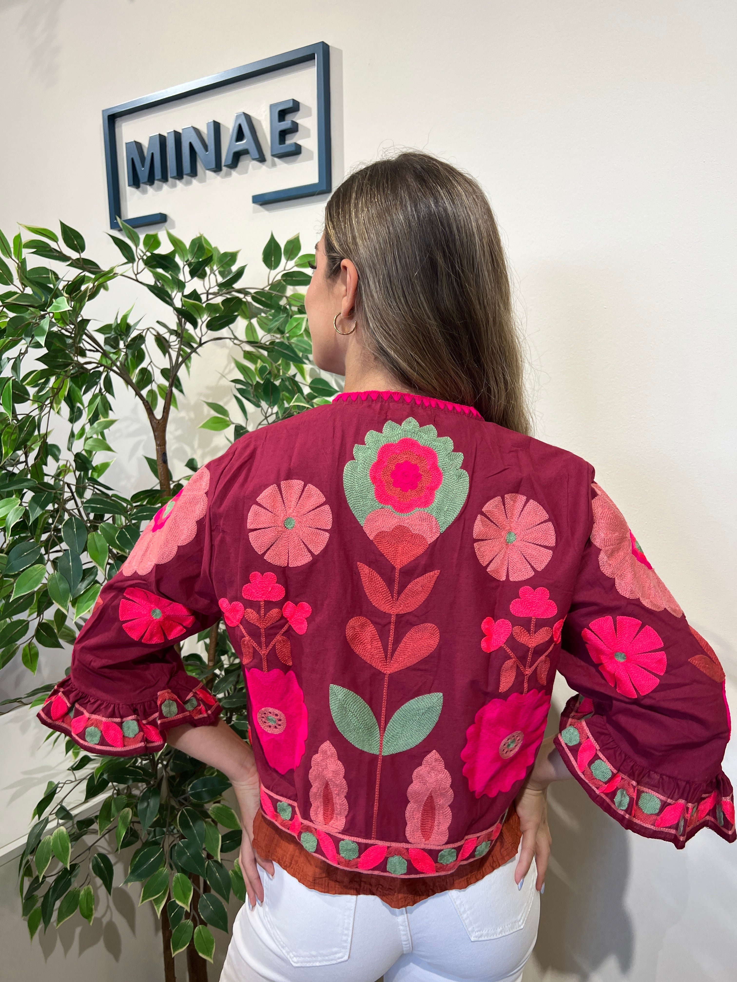 Chaqueta bordada granate modelo 4