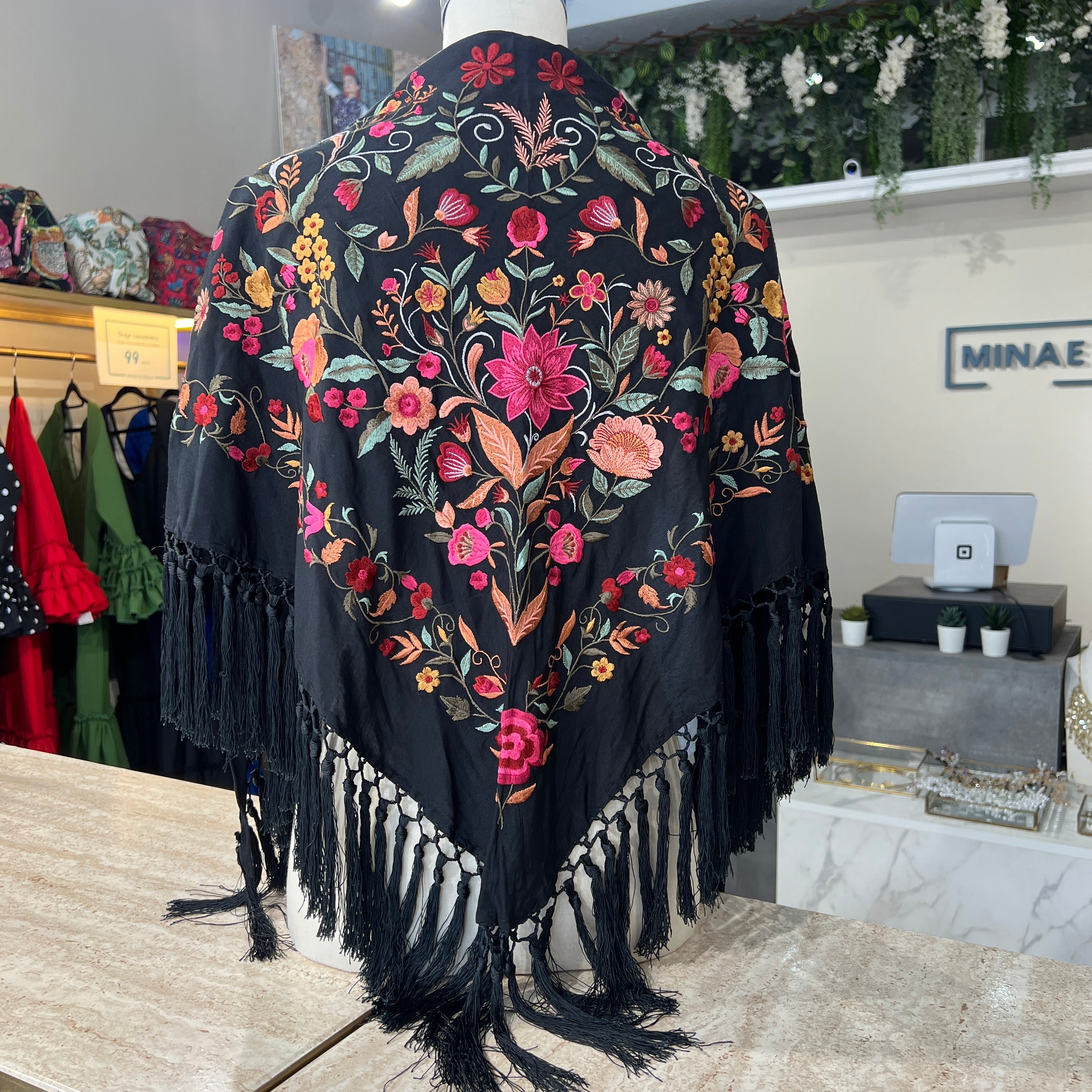 Mantón Retama negro