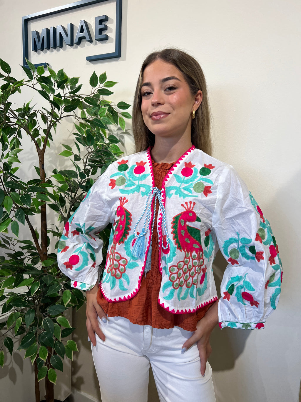 Chaqueta bordada blanca modelo 4