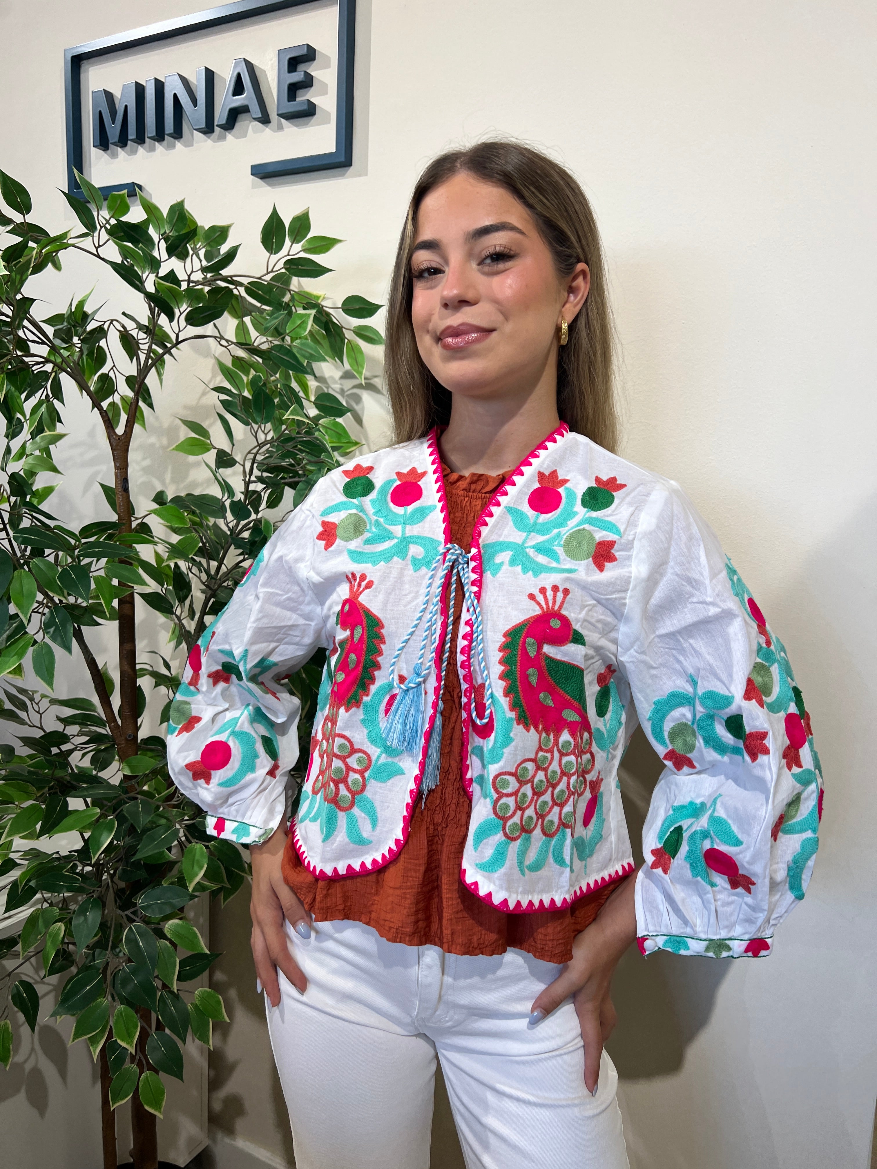 Chaqueta bordada blanca modelo 4