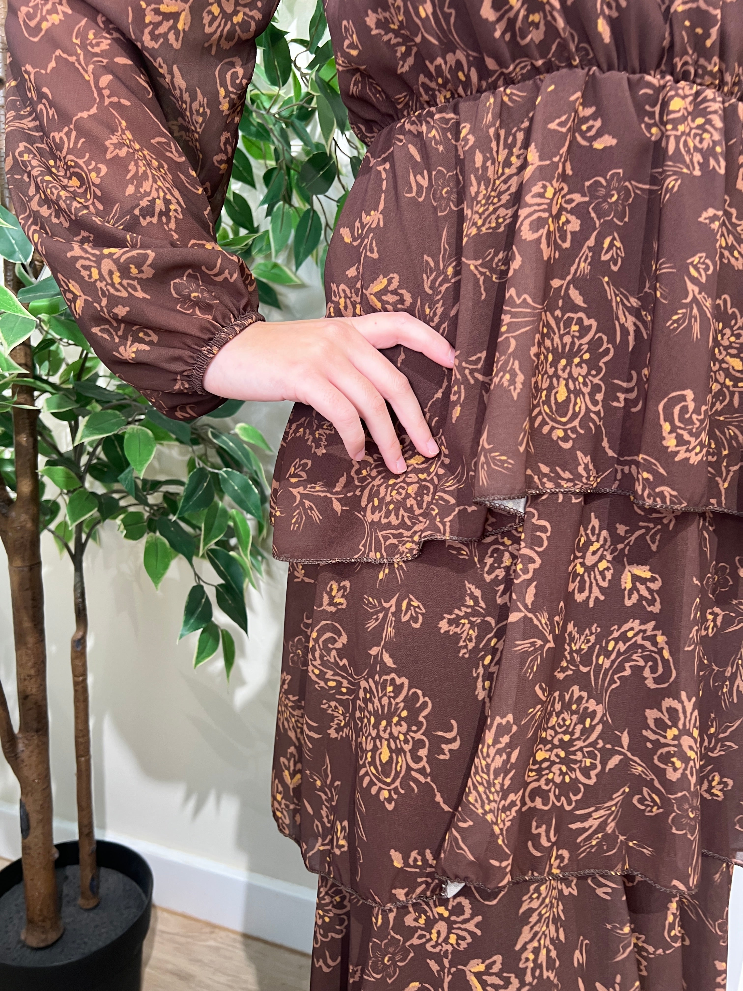 Vestido volantes marrón