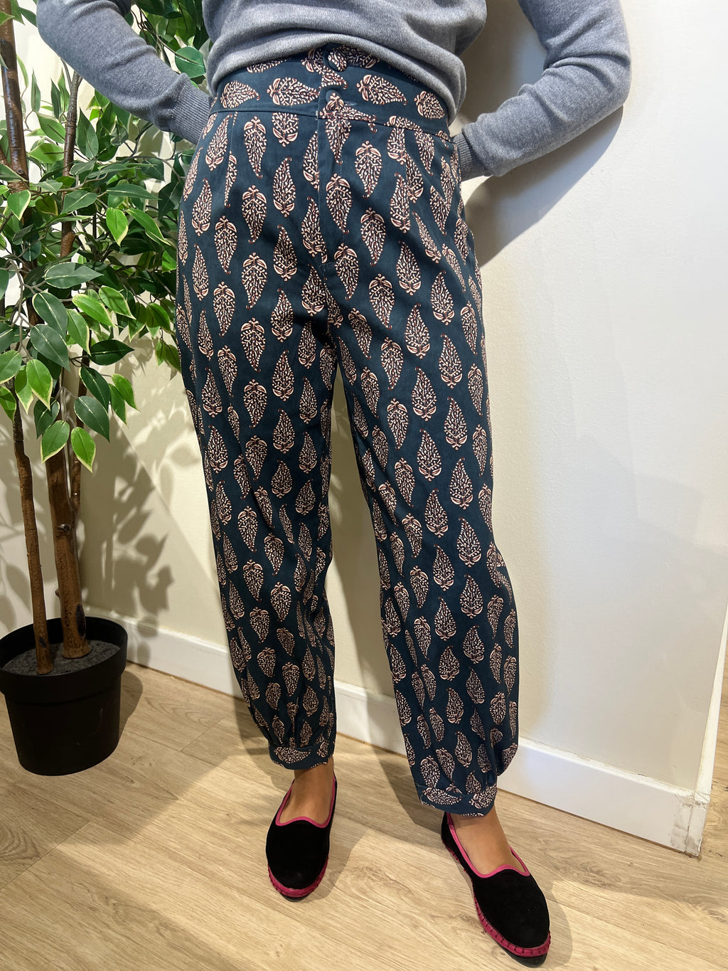 Pantalón bombacho estampado azul