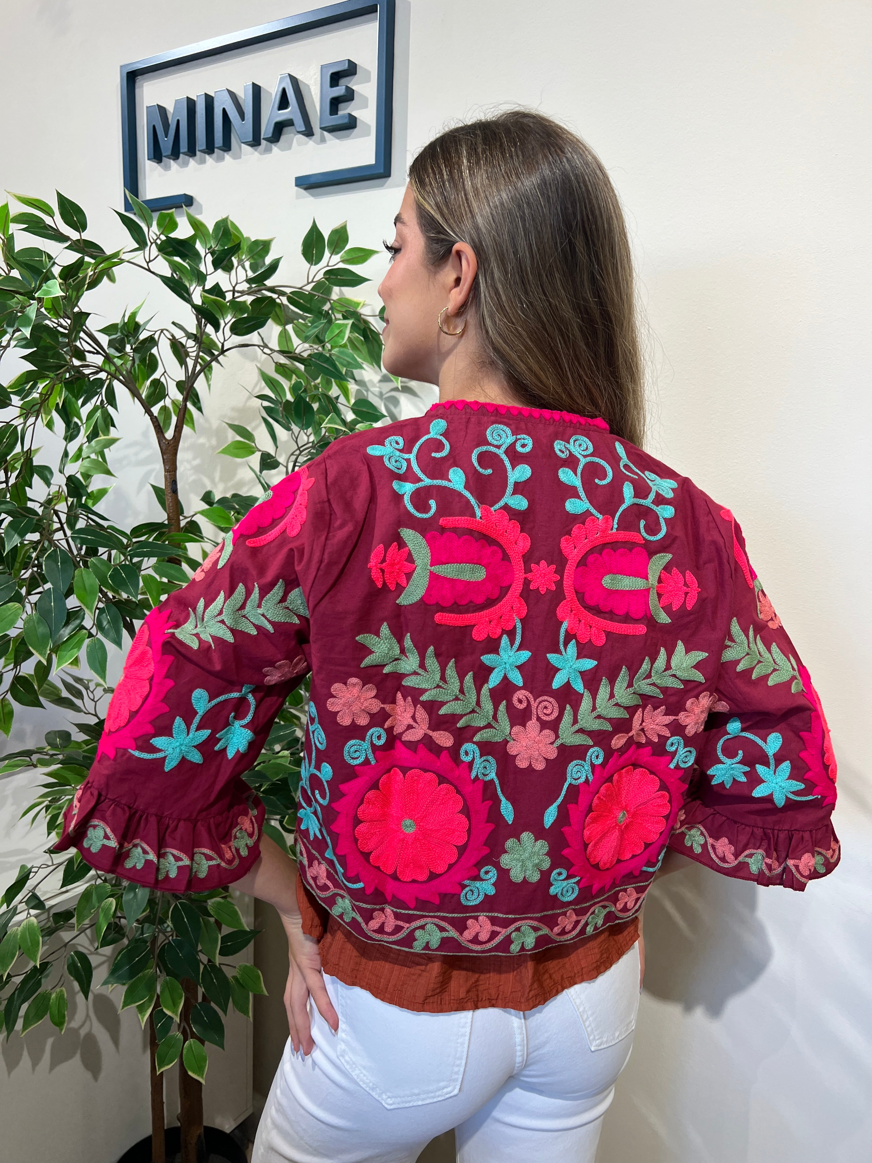 Chaqueta bordada granate modelo 2
