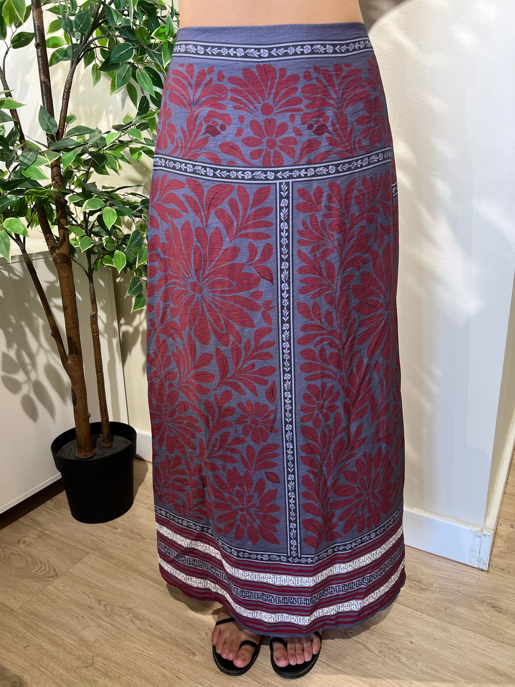Conjunto Valeria azulón y granate